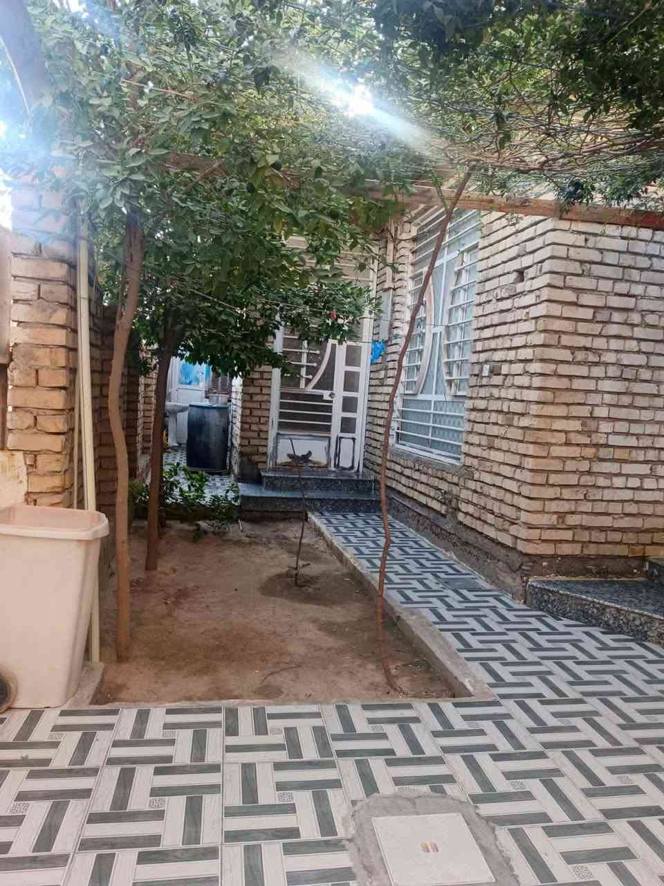 السلام عليكم تم تنزيل السعر .دار للبيع طابو زراعي سند 25 .العنوان الحمزة الغربي .الجمعيه الزراعي قريب على بيت ناطق الطريحي موقع مميز ...المساحه 200م الواجهة 15م ونص... يتكون من غرفتين نوم واستقبال وصاله واسعه ومطبخ حار وبارد وصحيات داخلية وخارجية .البيت نضيف جدا بناء حديث وجديد ..طابوق والسقف صب كونكريت .السعر 170 قابل للتفاوض .للشراء تفضل خاص او اتصل ب *********** بي واتساب
