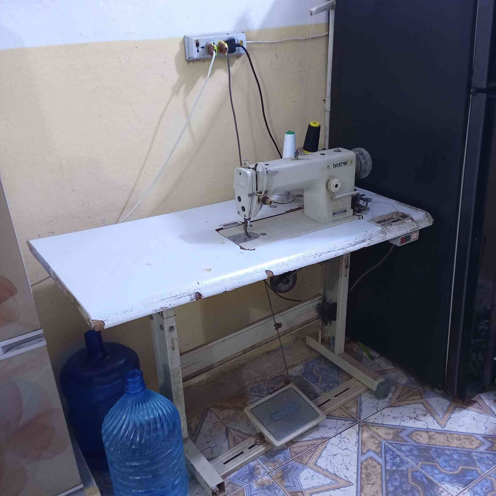 مكينه خياطه شغاله سعر 350وبيه مجال المكان حي لحسين الجديد شارع ابو شاكر عمارة, ميسان
