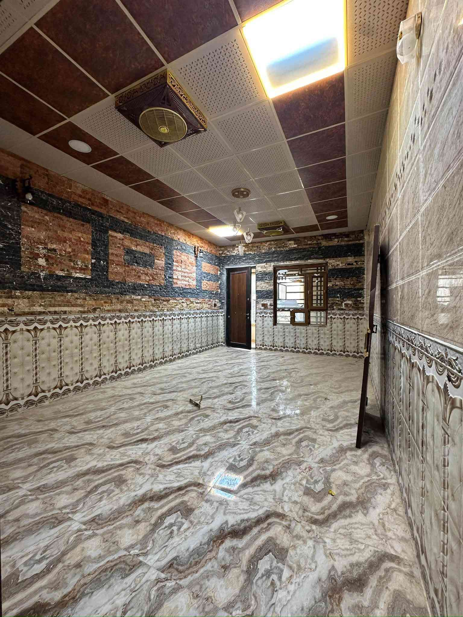 بل بدايه شارع ٦٠ • ٣٠٠م • ٥ غرف