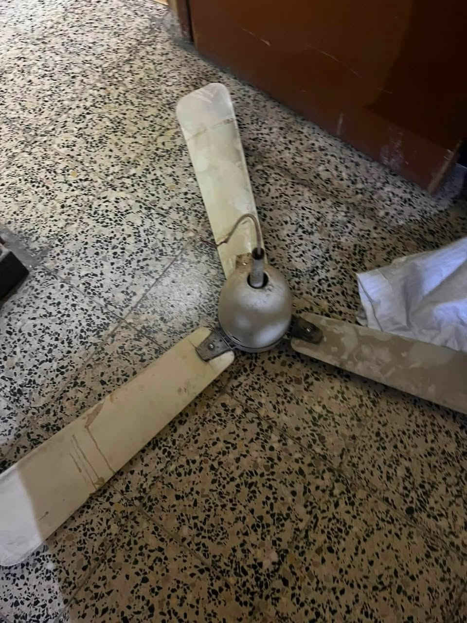 مكلفة بالنشر
اغراض للبيع مخزونه   
المكان/  بغداد المدينه 
الثلاجه شغاله هذا لاصق عليها متوصخ 
والبراد شغال والبقيه بيهم خلل بسيط 

اتصلو على هذا الرقم

***********
