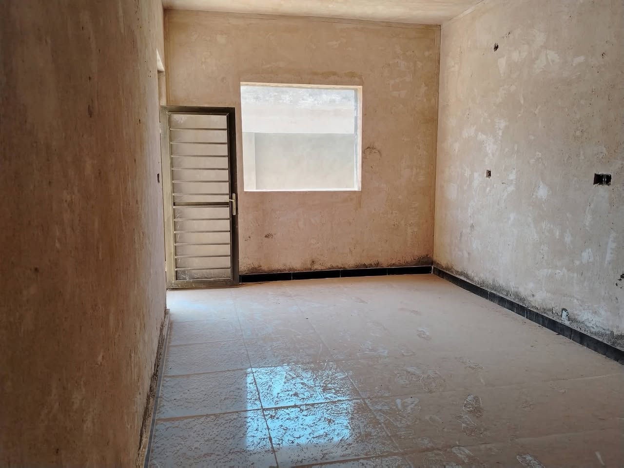 دار للبيع في مجمع ابو تراب السكني
١٥٠ متر طابق واحد غرفتين وصاله ومطبخ واستقبال وطرمه 
يباع 
‼️نقد ‼️ 
ــــــــــــــــــــــــــــــــــــــــــــــــــــــــــــــــ
اكتب "تم" 
📌 وستصلك التفاصيل عبر على الخاص.
او من خلال الارقام التالية. ‼️
***********
