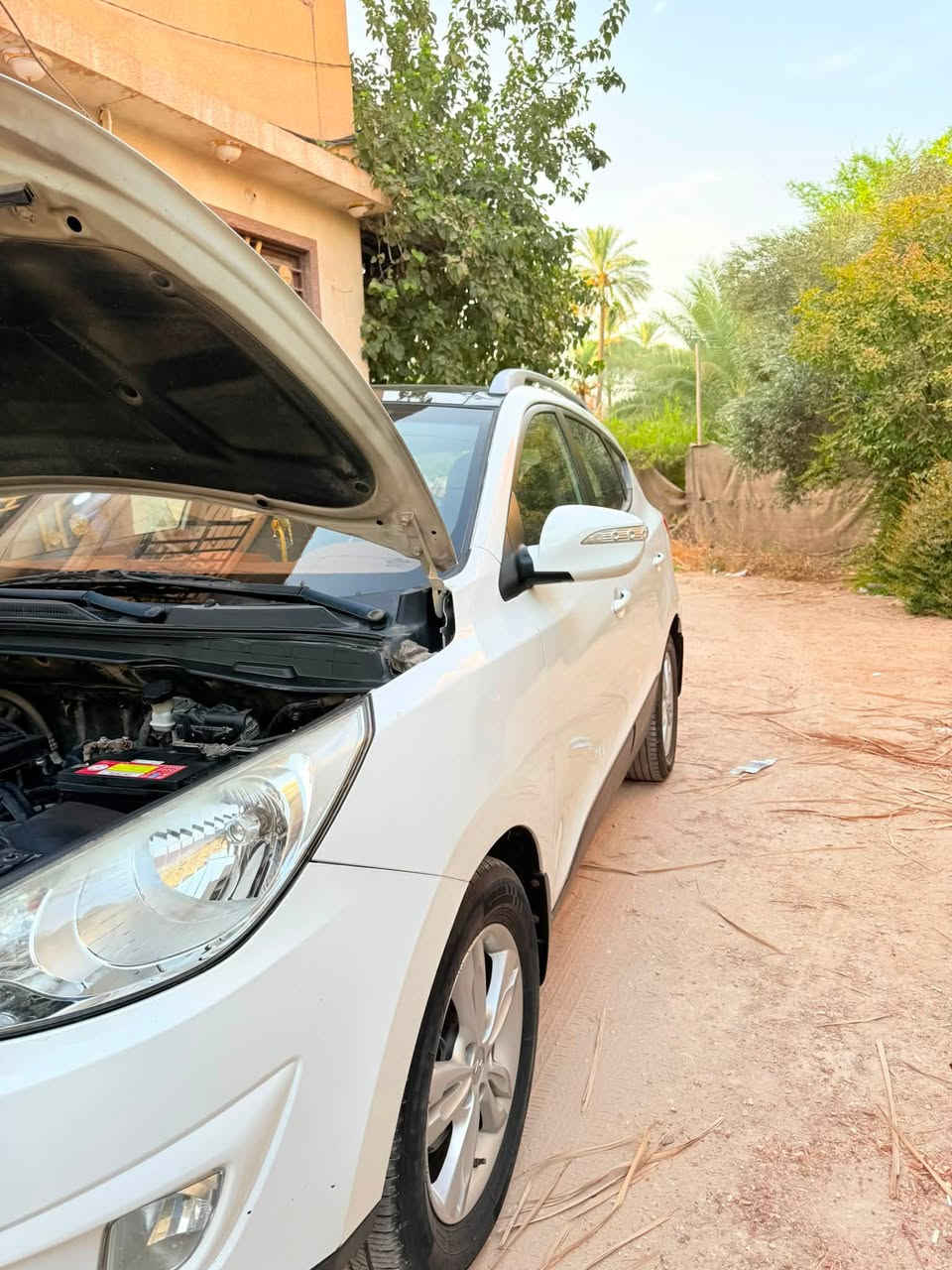 السلام عليكم 
توكسان ٢٠١٤خليجي بأسمي مكاني كربلاء  السعر 150$ السيارة بيها الجاملغ الايمن والايسر طخات خفيفه السيارة  جاهزه وما نقصها كلشي للاستفسار الاتصال على الرقم***********
