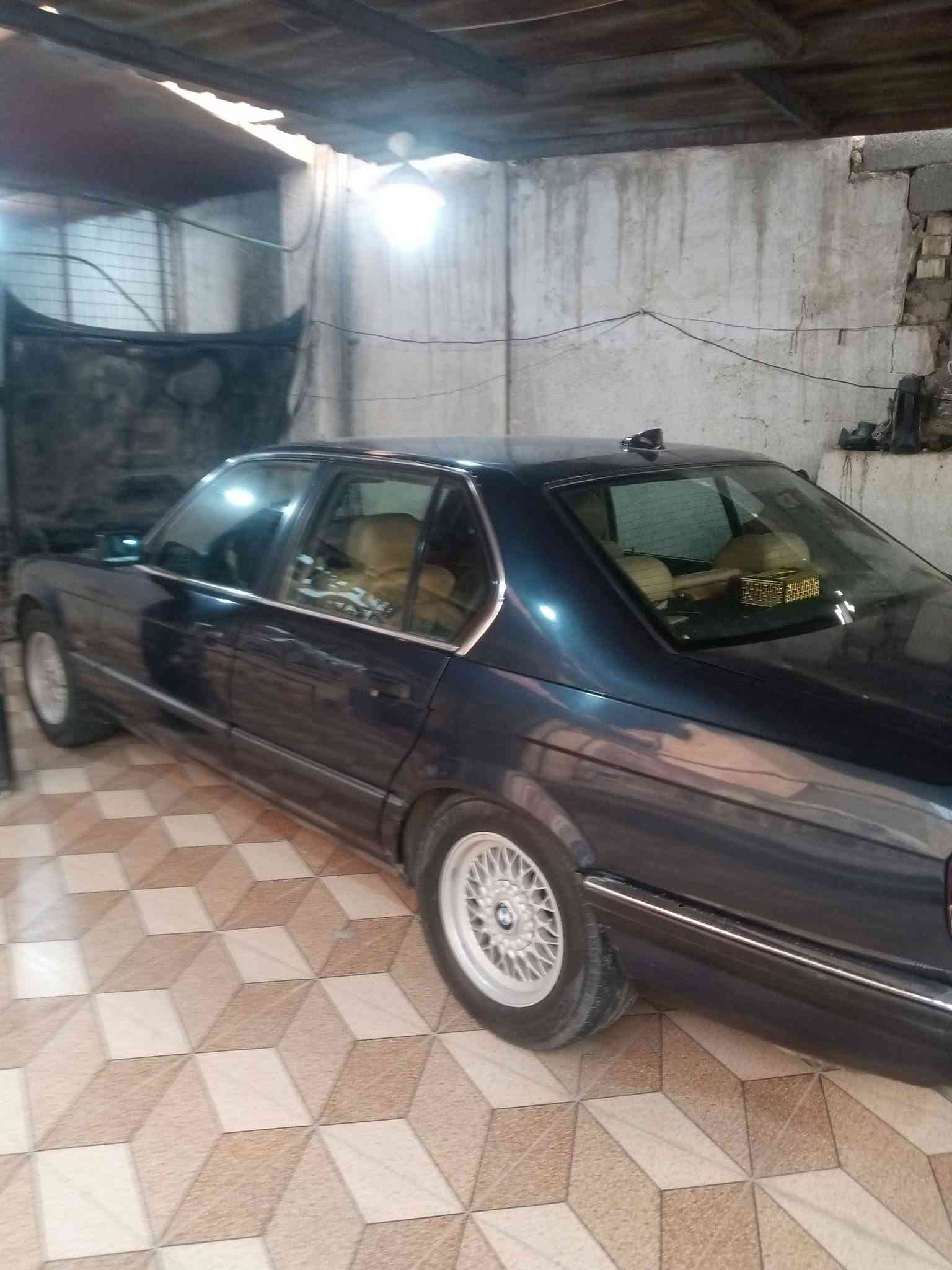 بي ام 735 • ١٩٩٠ • باسمي
