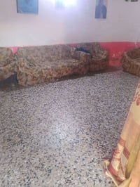 عندي بيت تجاوز بشارع كهرباء زعفرانية غرفتين وستقبال عل نص بي مطبخ وصحي...