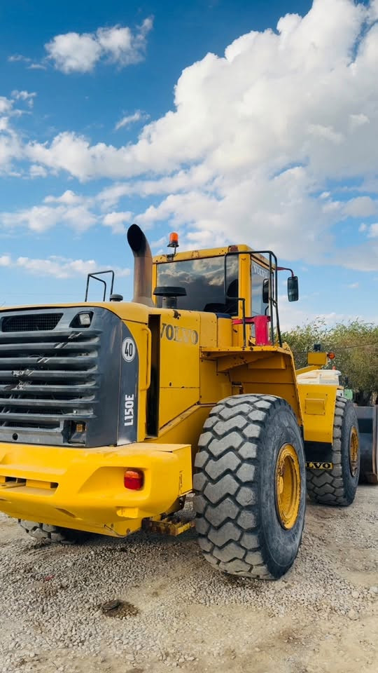 للبيع / شفل فولفو (Volvo) 150E
النوع والموديل: شفل فولفو (Volvo)، موديل 2004، حجم 150E، بحالة ممتازة وكما موضح في الصور.  
 الموقع: الموصل.  
 الحالة: جاهز للشغل.
 رقم التسجيل: السليمانية (رقم جديد مسطرة، مع شرط التحويل).
 رقم الاتصال: ***********
