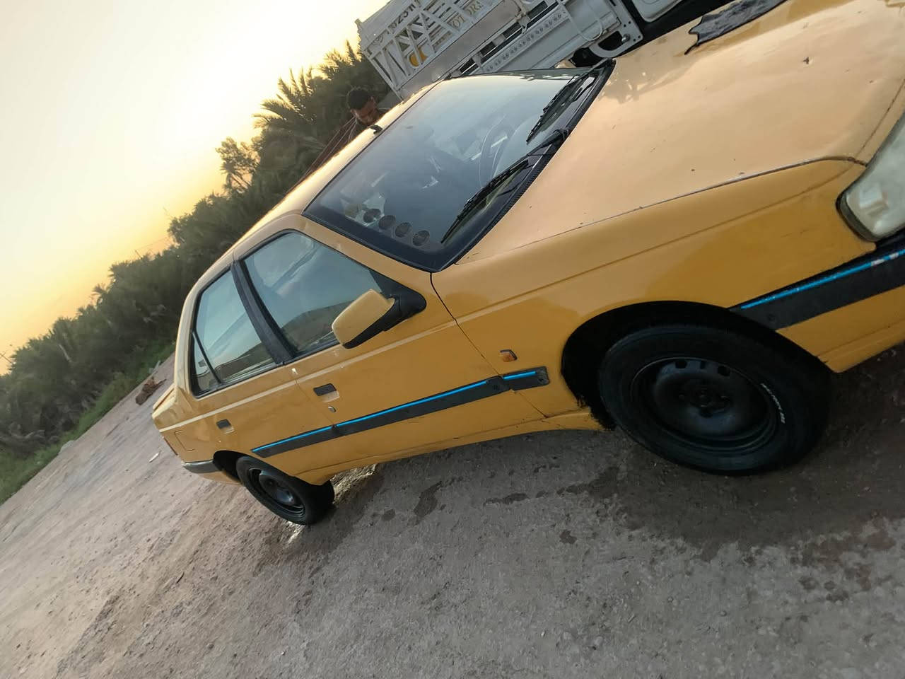 بيجو لميس 405 مديل 13 مصفره هيه وغرامات مكفوله فقط من تبديل والضربه قويه.  تبريد ثلج زوج تايرات حداديه 70 بلميه رقم بغداد راعيه يريد مداور سعر 30 بيه مجال قليل مكان نجف ***********
