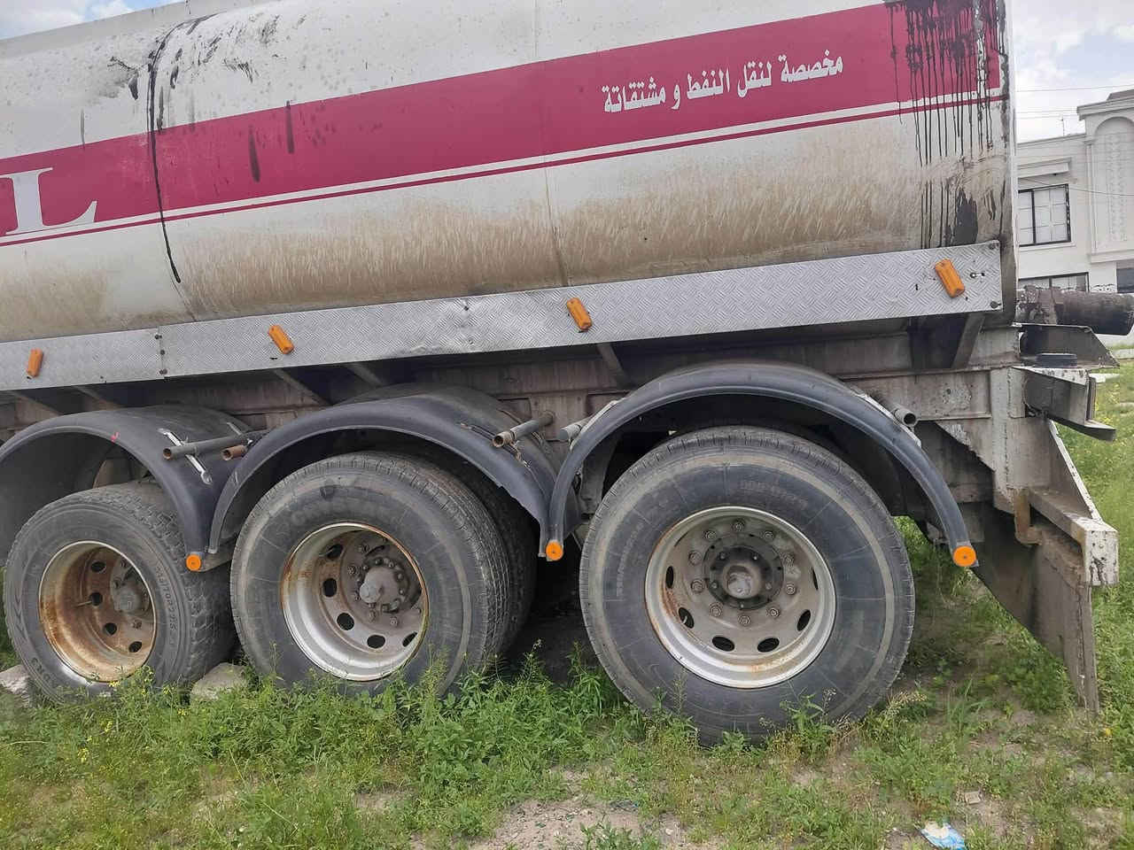 شاحنة • هاتف