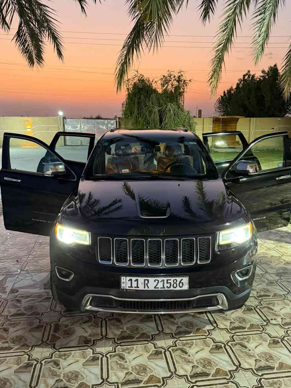 🚙 جيب 2016 - Grand Cherokee / Cherokee
وارد امريكي - فول مواصفات 

🔧 المواصفات الميكانيكية:
• المحرك: V6 - 3.6 لتر بقوة 290 حصان
• الكير: اوتوماتيك 8 نمر 
• نظام الدفع: 4x4 فور ويل 

💎 المواصفات الخارجية:
• فول مواصفات لمتد / اوفرلاند
• بصمة تشغيل ودخول ذكي
• فتحة سقف بانوراما 
• كشافات زنون + LED
• حساسات امامية خلفية
• كاميرا خلفية
• رادار امامي + مانع تصادم
• جنطة كهرباء 
• ويل كب حجم 20
• مرايا هيتر + نقطة عمياء

✨ المواصفات الداخلية:
• كشنات جلد + تدفئة وتبريد
• شاشة كبيرة لمس + GPS
• تدفئة ستيرن
• مثبت سرعة
• تحكم ستيرن فول
• تشغيل عن بعد
• تبريد قطعتين
• نظام صوت بريميوم
✅ السيارة:
• رقم بغداد
• سنوية جديدة
• حادثها: (الباب الي عكس السايق مبدل و الي يم الفتحة مال وقود شبر ورجعت بارد )
السعر: 210 وبيها مجال بسيط جداً
المكان: ديالى - خان بني سعد 
للاستفسار:  ***********
