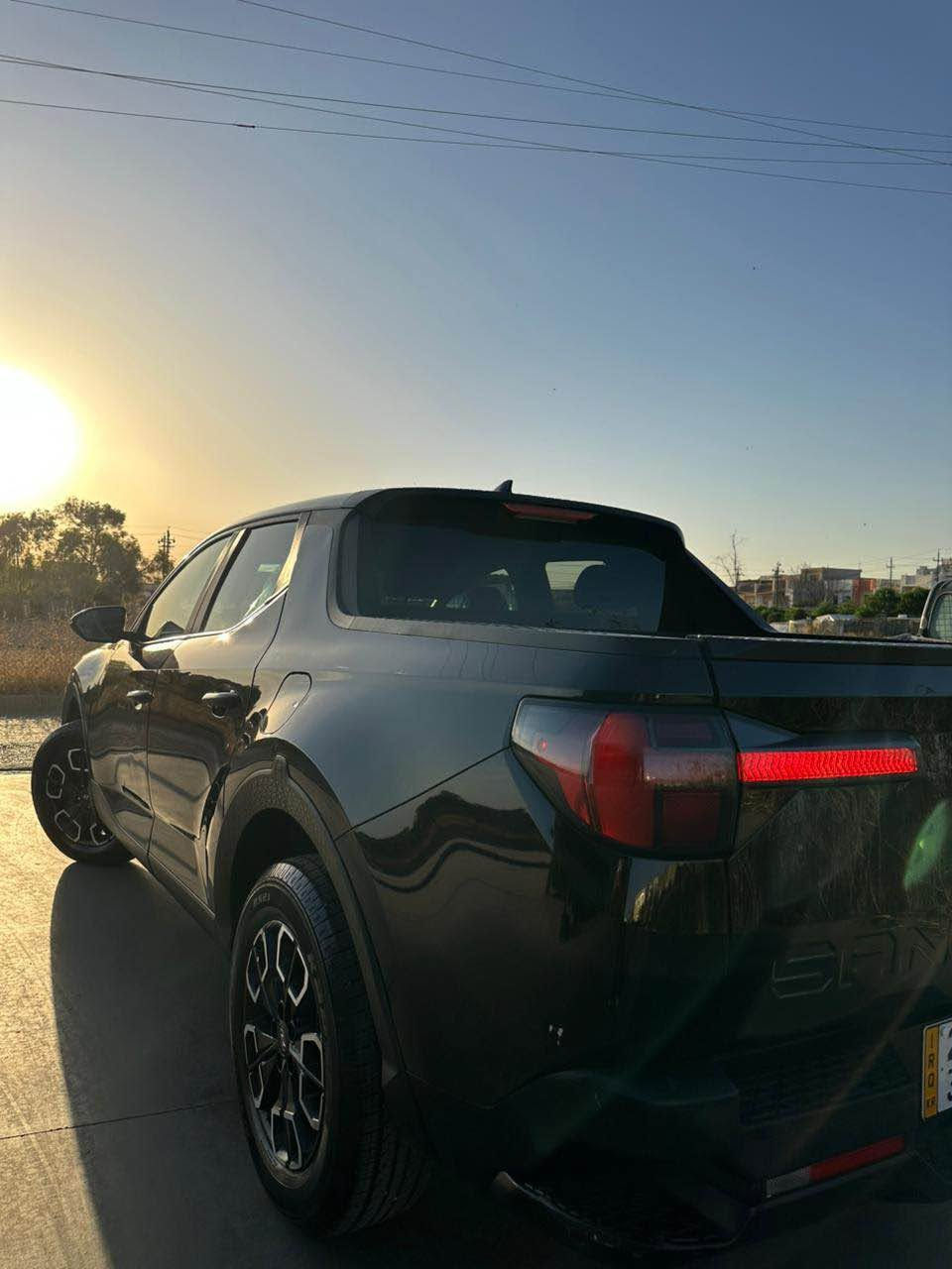 🚘 Hyundai Santa Cruz SEL 2023 — بۆ فرۆشتن

⭐ مۆدێل: 2023
⚙️ موتۆر: 2.5L — 4 Cylinder
🔄 گەیاندن: 4×4 / AWD
⚙️ گێڕ: ئۆتۆماتیک 8 خێرایی
⛽ بەنزین
🎨 ڕەنگ: ڕەش
🔑 VIN: 5NTJBDAE7PH075213

🚗 سەیارەکە زۆر جوان و شیکە و بۆ کار و بەکارهێنانی ڕۆژانە زۆر گونجاوە.

⚠️ تێبینی: جاملغووی پێشەوە لەگەڵ دەرگای لای شۆفێر کەمێک ژووری گرتووە، بەڵام بە گشتی سەیارەکە ئامادەیە بۆ بینین و پشکنین.

📍 شوێن: هەولێر
💰 نرخ: بۆ 158$

📞 بۆ زانیاری زیاتر و بینینی سەیارەکە پەیوەندی بکەن.
0️⃣7️⃣5️⃣0️⃣4️⃣4️⃣9️⃣2️⃣1️⃣3️⃣4️⃣

***********

🚘 Hyundai Santa Cruz SEL 2023 للبيع

⭐ الموديل: 2023
⚙️ المحرك: 2.5 لتر — 4 سلندر
🔄 الدفع: 4×4 / AWD
⚙️ القير: أوتوماتيك 8 سرعات
⛽ بنزين
🎨 اللون: أسود
🔑 VIN: 5NTJBDAE7PH075213

🚗 السيارة جميلة وعملية ومناسبة للاستخدام اليومي والعمل.

⚠️ ملاحظة: الرفرف/الجانب الأمامي مع باب السائق فيه انبعاج بسيط، كما هو موضح، والسيارة متاحة للفحص والمعاينة.

📍 الموقع: أربيل
💰 السعر:158$

📞 للاستفسار والمعاينة يرجى التواصل. أربيل, العراق
