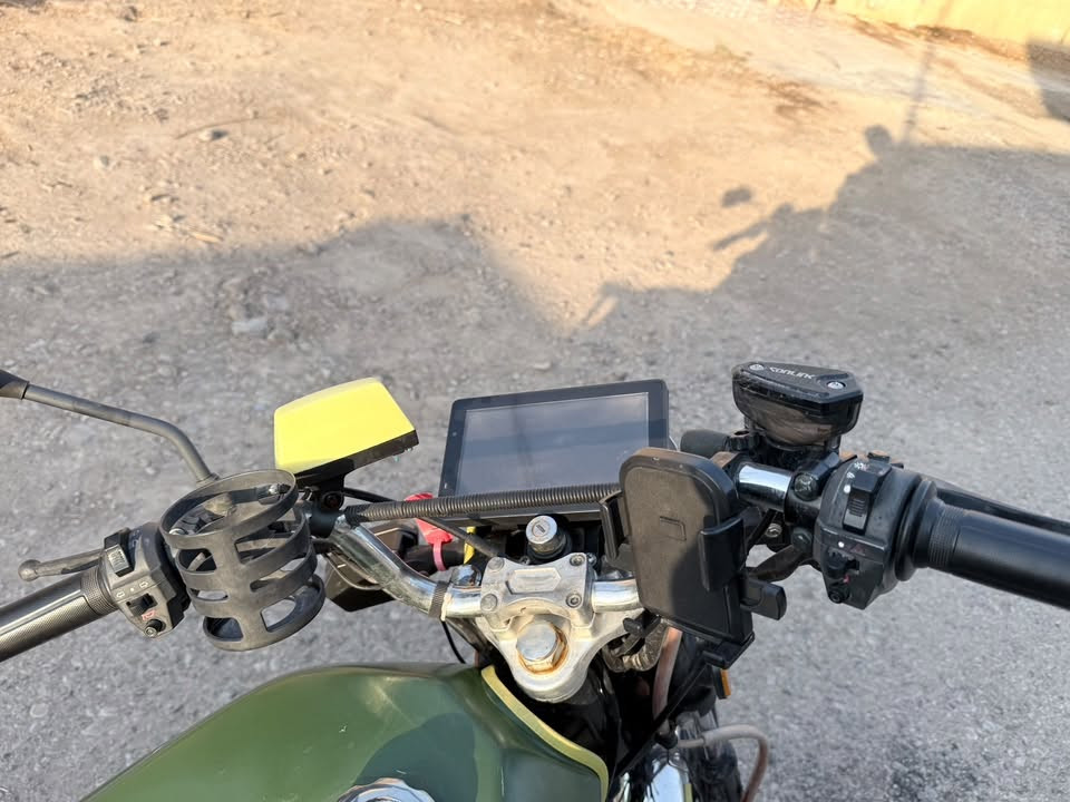مطور سيفات للبيع
لون زيتوني  
كامل ما بي اي نقص 
كهربأيات كلها شغاله 
دبلات شغاله 
وياه أم بي ثري وكلوبات إضافيه وستاند تلفون
سعره 775وبي مجال  
مكاني ديالى  الخالص منطقه ابو تمر 
رقمي ***********
