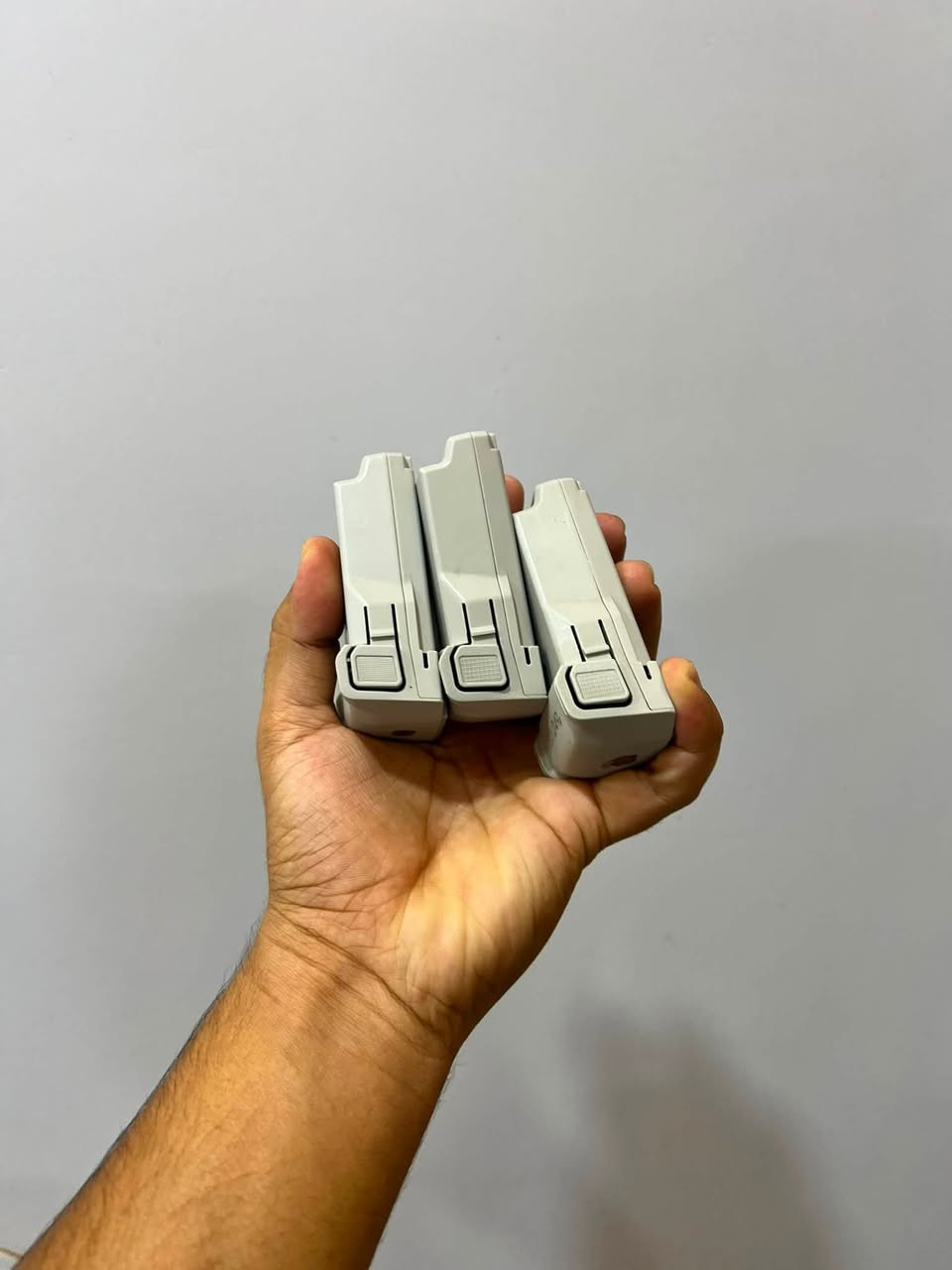 درون DJI Mini 3 Pro Combo للبيع 🔥
للبيع درون Mini 3 Pro Combo بحالة ممتازة، كامل وياه ملحقاته:

✅ 3 بطاريات — واحدة منها بطارية 40 دقيقة Pro
✅ جنطة أصلية
✅ قاعدة شحن
✅ جوستك Smart Controller
✅ ريش إضافية عدد 2

💰 السعر: مليون دينار عراقي فقط

📍 المكان: بابل
🚚 يتوفر توصيل للمحافظات

رقمي ***********

