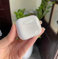 شباب air pods 3 جيل ثالث الحديث  اصلي باله أمريكي ( مستعمل بنظافة 99%)...