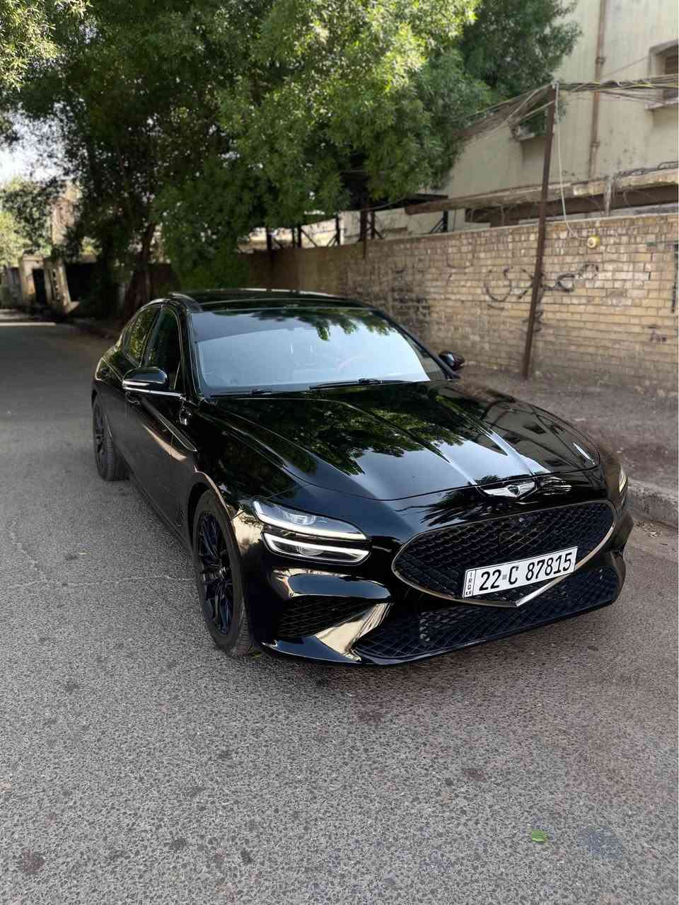 السلام عليكم 
‏بيع مستعجل أرخص جنسيز بالسوق

للبيع  او مراوسGenesis G70 سبورت برستيج 
— محرك 3.3T  
حادث جاملغ وبنيد صور الحادث و السونار خاص 
رقم اربيل تحويل او  وكالة 
🔹 الموديل: 2022 
🔹 الفئة: Sport Prestige (أعلى فئة)
🔹 المحرك: 3.3L V6 Twin Turbo
🔹 القوة: حوالي 370 حصان 🔥
🔹 الگير: أوتوماتيك 8 سرعات
🔹 نظام الدفع: (خلفي المرغوب 2wd)
🔹 الممشى: 52,000 ميل 
🔥 المواصفات الكاملة:
⚙️ الأداء:
وضعيات قيادة متعددة (Sport / Comfort / Eco/sport+)
شفتات ستيرن (Paddle Shifters)
نظام تعليق رياضي مريح وثابت
نظام اكزوز رياضي صوت متغير عند تبديل وضعيات القياده
🛋️ الداخلية والفخامة:
مقاعد جلد مميزه بالون الاحمر +متغيرة عند تبديل وضعيات القياده
تبريد وتدفئة للمقاعد الأمامية
ذاكرة مقاعد + تحكم كهربائي كامل المقاعد الامامية
ستيرن كهرباء+خزن وضعية +تدفئه ستيرن +نظام الاهتزاز عند التحذير
داخل كاربون وجلد فخم جدا مع احزمة حمراء رياضية مميزه
سقف وتكم كنتارة بالكامل 
إضاءة داخلية (Ambient Lighting)
📺 التكنولوجيا:
شاشة معلومات وترفيه كبيرة
نظام صوت فاخر (Lexicon) 🔊
Apple CarPlay + Android Auto
شحن لاسلكي للموبايل
دشبول شاشة + كامرة عند الانعطاف
🚗 الأمان والمساعدة:
رادار أمامي+قيادة الية + مثبت سرعة ذكي
نظام الحفاظ على المسار
تحذير النقطة العمياء
فرملة طوارئ أوتوماتيكية
كاميرات 360 درجة
حساسات أمامية وخلفية 
🌟 إضافات:
فتحة سقف بانوراما 
تشغيل بصمة + دخول ذكي
تشغيل عن بعد 
مرايا كهربائية قابلة للطي
جنوط رياضية قياس كبير
السيارة جاهزه بدون اي نقص او مسج

السعر 189 وبيها مجال بسيط جدا 

للاستفسار:- مكان السياره بغداد الصليخ *********** بغداد, العراق

نص مكتوب في الصور:
- 3 of 8