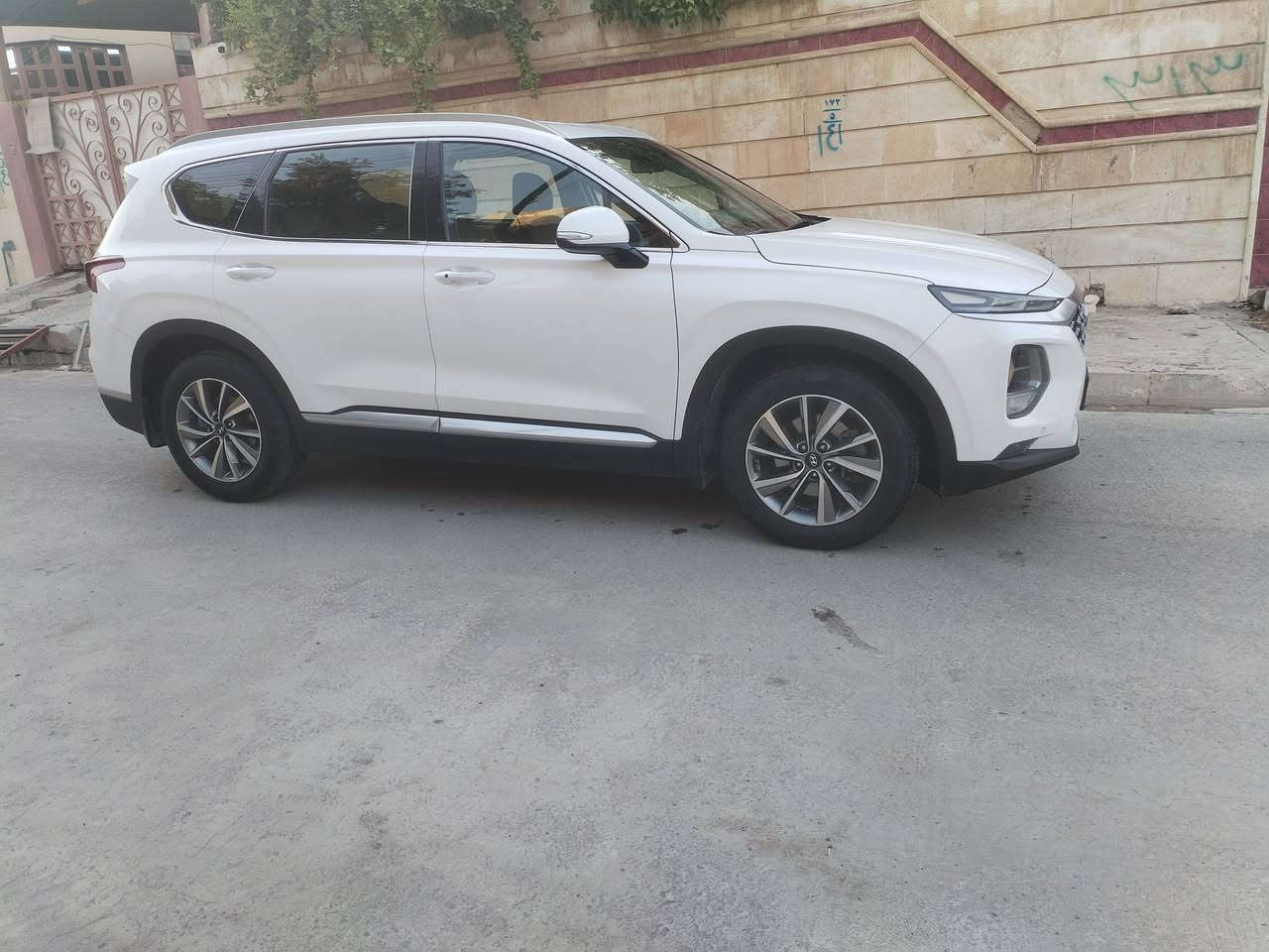 هونداي سنتافي 2020 خليجي محرك 2400 دوش
 فول بدون بنوراما فقط رقم دهوك سنويه جديده
مكان السياره الموصل الجانب الايمن
*********** /***********
