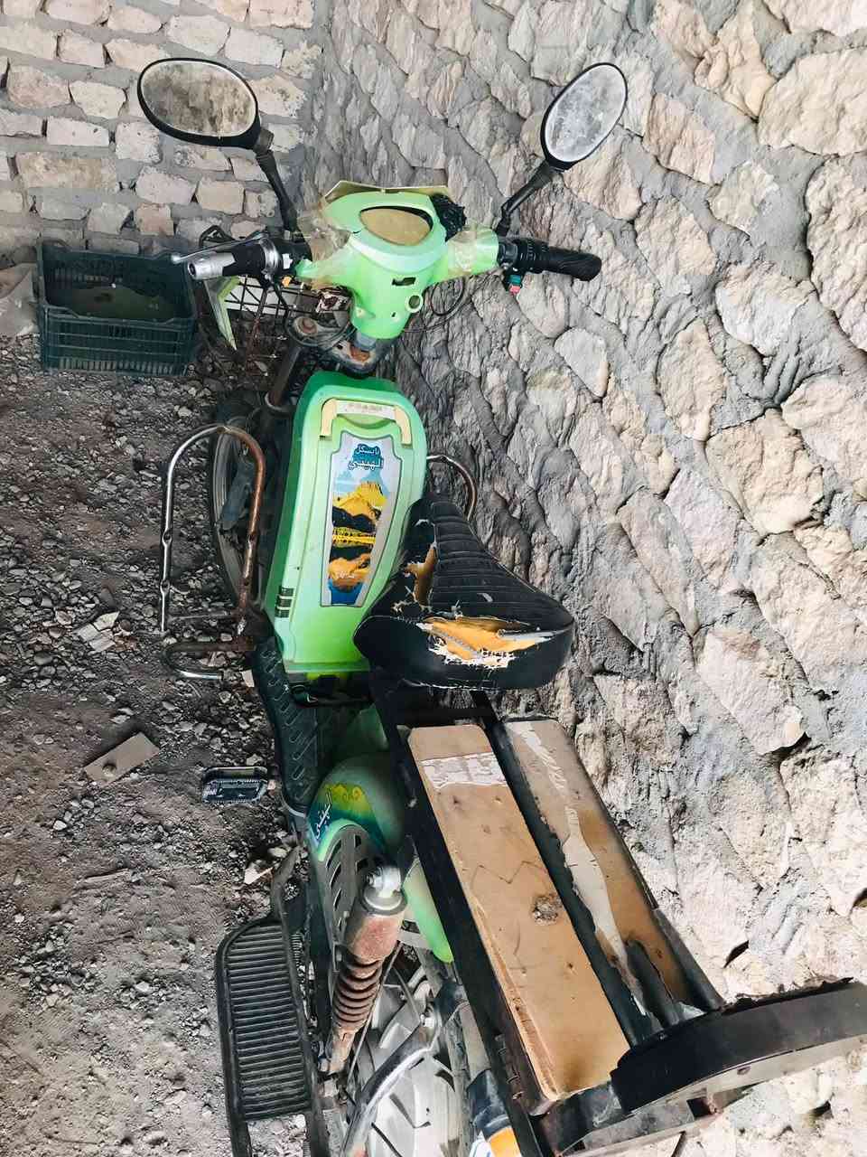 كشر بدون بطاريات مثل ما موضح بصوره شرط شغال ع فحص سعره ٧٥ الف وبي مجال مكاني هيت 
*********** اتصال واتساب
