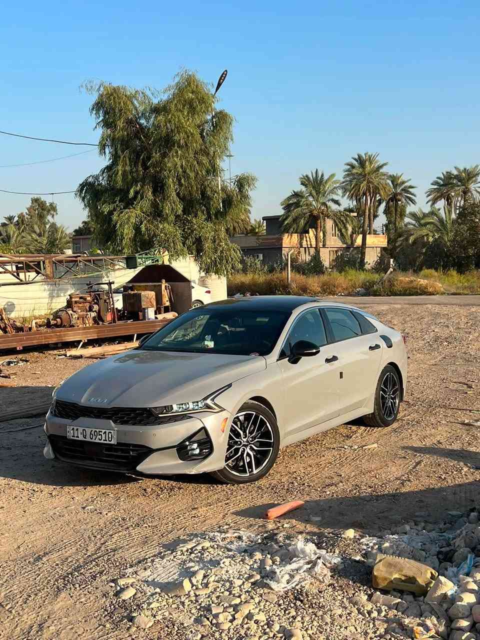 للبيع في بغداد.. وحش الكي فايف 2023 GT وارد أمريكي بمواصفات فول كاملة
• الموديل: 2023
• الفئة: GT (الأداء العالي والشكل الرياضي الهجومي)
• اللون: سموك سمنتي (المرغوب جداً) مع كشنات جلد سود مختمة بالأحمر بلون مميز ورياضي.
• الضرر: قطعتين فقط (الجاملغ الأيمن والبنيد مصبوغ بدون شاصي أو دواخل، والسيارة نظيفة وجاهزة للفرة).
• ماشية: (150000 الف ).
• مكان السيارة: بغداد
أبرز المواصفات:
• بصمة 
خمس انضمة قيادة .
• سقف بانوراما بالكامل.
• تبريد وتدفئة كشنات.
• شاشة كبيرة متطورة.
• كاميرات 360 درجة لرؤية محيطية كاملة.
• رادار تحذير الاصطدام + تحديد مسار.
• وباقي مواصفات الفئة GT المعروفة من راحة وأداء رياضي.
• السعر: (188 ورقة) وبيها مجال للطيبين 
• للاتصال والاستفسار (هاتف أو واتساب)(***********)
