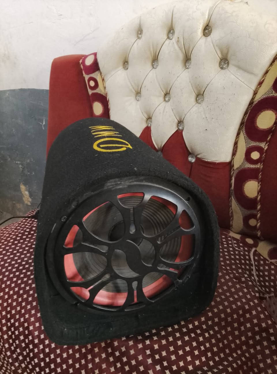 سلام عليكم دمام صوت كلش كلش عالي يفيد ستوته وسياره سعره 60الف وبيه مجال نجف لانصار متواجد نت وعله الخط ***********
