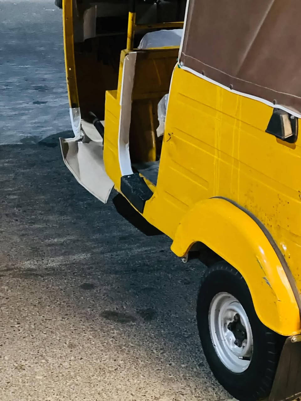سلام عليكم تكتك نضيفه كبل لشارع ما عوزه كلشي موديل 20 تكتك بيه بارد فقط رقم واسط انكليزي السعر6300وبيه مجال مستعجل عل بيعتهه مكاني كوت حي الجهاد الاستفسار ***********
