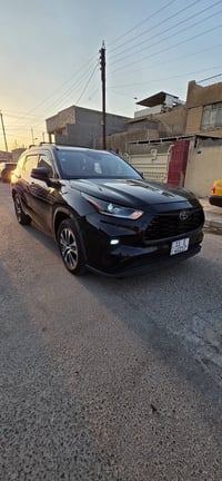 هايلندر 2023 هايبرد xle وارد لون اسود المواصفات ✨️🎉 الداخل رصاصي فتحه ...