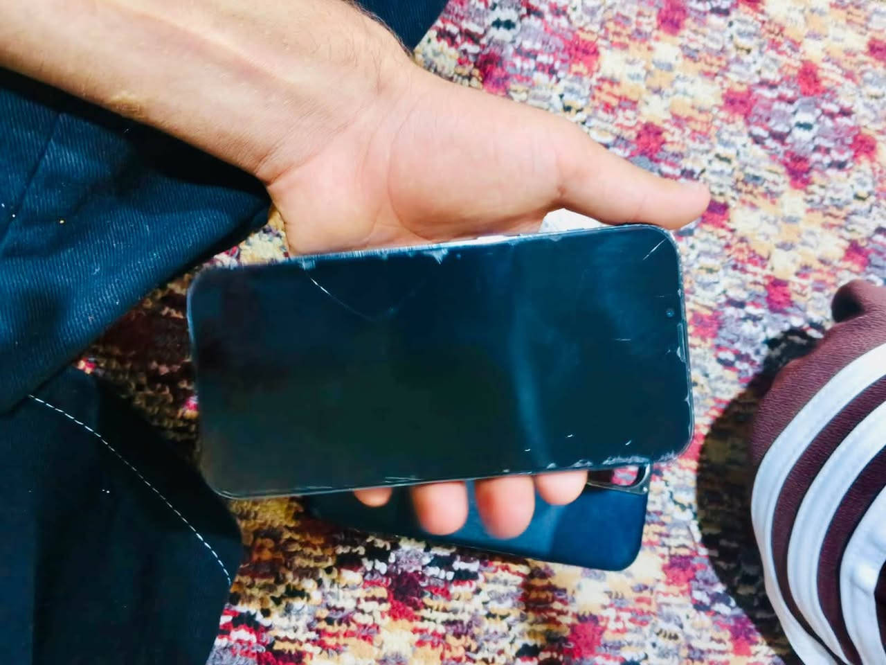 سلام عليكم ايفون 13برو ماكس امريكي جهاز مفتوح فقط مبدل بطاريه جديده ماصرلي شهرين من بدلتهه ومبدل ضهر سابقن وحالين مكسور وجهاز نضيف كلش وجهاز حلو الون سمائي +سعر 500وبيه مجال***********
