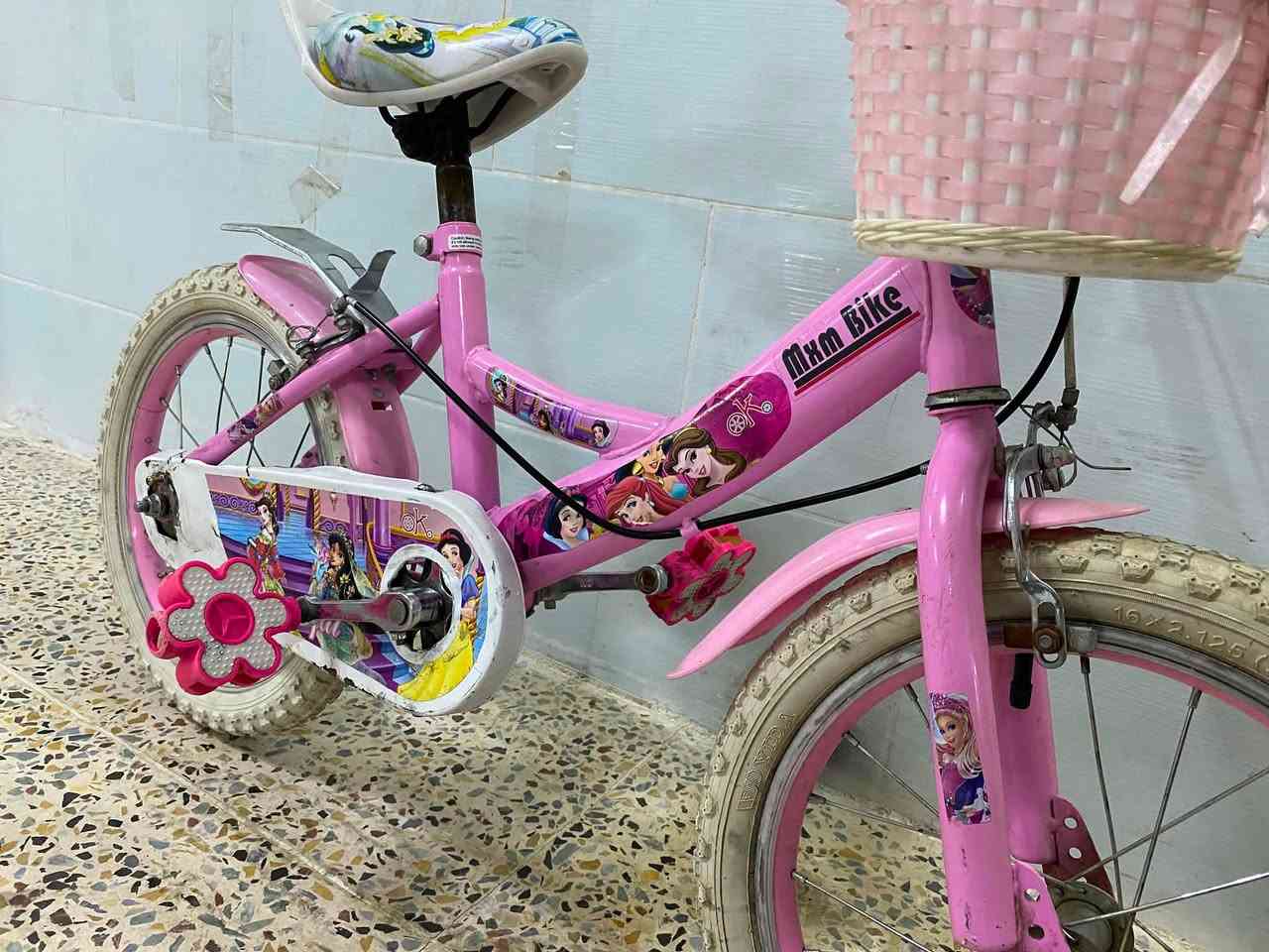 ئەم پاسکیلە بۆ فرۆشتن قیاسی ۱٦ ییە زۆر زۆر تازەو جوانە حسابی لۆکی بۆ بکە هیچ عەیبێکی نییە ئیستۆپی مەزبوتە تایەی تازەیە هەموو گیانی بەشەرت
سلێمانی بەکرەجۆ
*********** ***********
