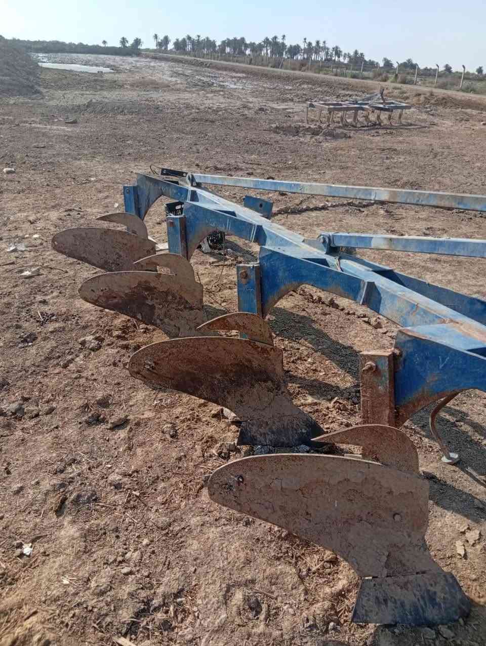 سلام عليكم فدان نظيف حجم ١٢ السعر مليون ونص وبيه مجال ***********
