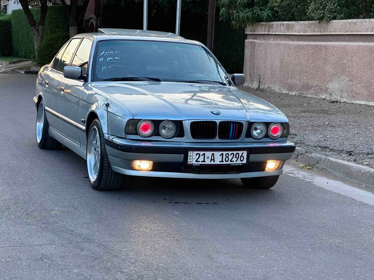سلام عليكم 
للبيع بي ام دبليو موديل 1994 اصل حجم 525i مسكر فانوس
رقم سليمانيه الدولي سنويه ورقم جديد تحويل شوكت متريد 

كير اوتماتيك بلادي محرك وكير جدد مكفولات من اي شي 

ضفيره من الطول لطول واير جطل ماكو بيها كلها بلادي شركه

صدرين خلفي والصدر المامي جديد تراي كلش حلو وناعمه 

تبريد شغال حماوه ثابته نص منضومت مي كلها جديده مبدل

تخم تاير جديد حجم ١٨ دسكات هاندبريك كلشي بيها شغال 

دبل ارباك دركه ام ويل ام دوس ام مري ام بجم عريض فول 

سياره سلايد روف طكتين بجم عريض دوس مري كله ام بلادي 

داخل جلد رصاصي شاشه سنترلوك ريمونت لايت عدسه زنون 

سياره صبغ جماليه مكفوله من اي ضربه او خياس شرط الفحص

السعر 57 ورقه وبي مجال حق الجيه العنوان بغداد حي الجامعه

*********** للستفسار اتصل ممتواجد ع النت
