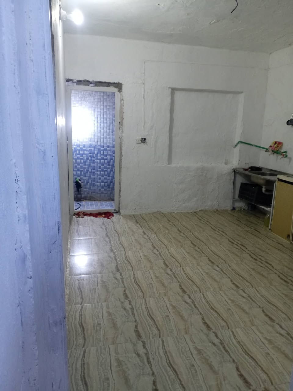 السلام عليكم بيت تجاوزبجسرديالئ القديم داخل الطاقه غرفتين نوم صاله مطبخ بيت مسلح علئ الشارع العام الجديدالكراج داخل البيت٢٥٠مترصب جاهزلسكن كراج خارجي 150مترسعر10ملاين قفل***********
