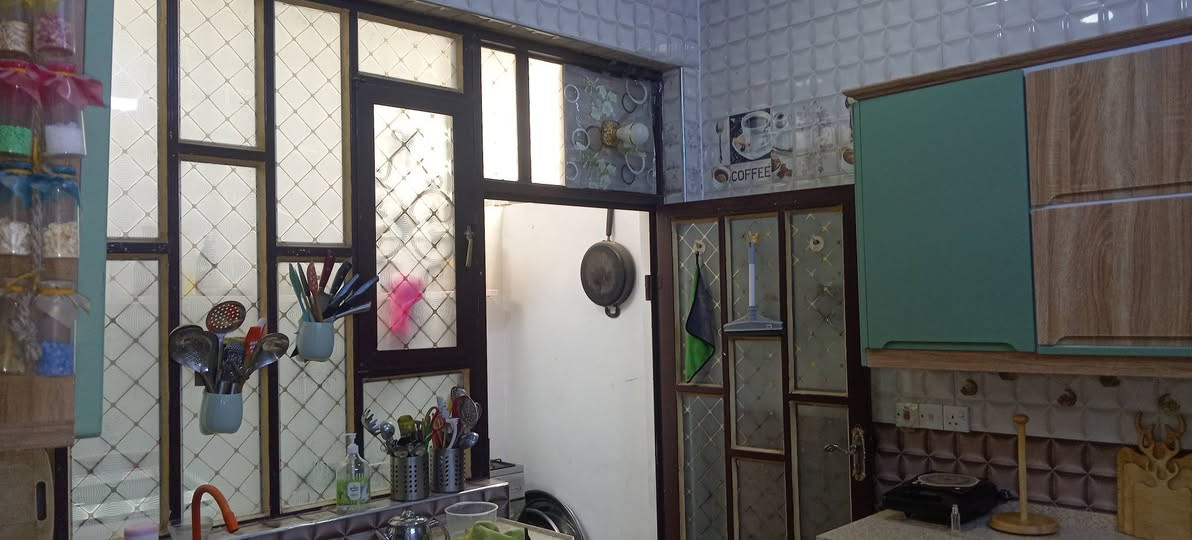 بيت البيع المساحه 100 متر بناء حديث  حي العسكري قرب جسر زيد ابن علي  رقم الهاتف ***********

نص مكتوب في الصور:
- ٥ آب، ٢٠٢٦
- ١٢:٣٩ م
- تعديل
- حذف
- المزيد
- المفضلة
- مشاركة