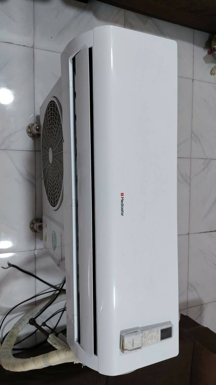 غراض بيت للبيع كلش نضيفات سبلت قبل شهر شديته 
و ثلاجه مستخدمه ماركه هايسنز الأصلي 24قدم للبيع عنواني الدورة ***********
