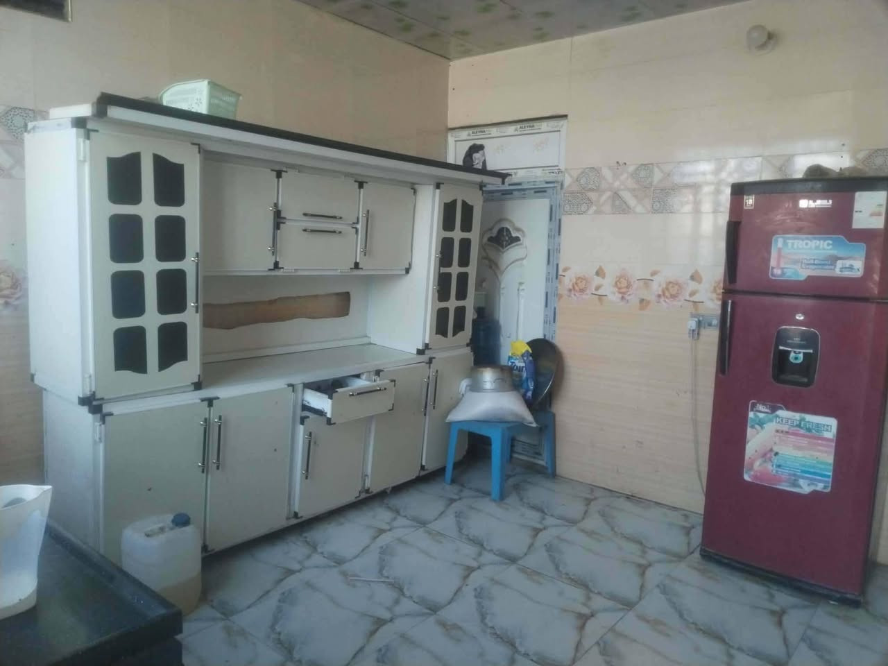 🏠 دار سكن للبيع – 
📐 المساحة: 140 م²
📜 سند 25 – مداور مباشر
🛏️ تتكون من: • 
✅غرفتين نوم
• صالة
• مطبخ
• براني
• مجمع صحيات
• كراج
🛣️ على شارع مُبلّط مباشر
📍 الموقع: مقابل السلامي
📏 تبعد حوالي 100متر
🛣️ عن الشارع العام طريق السنية – الديوانية
📞 للاستفسار والاتصال ***********
