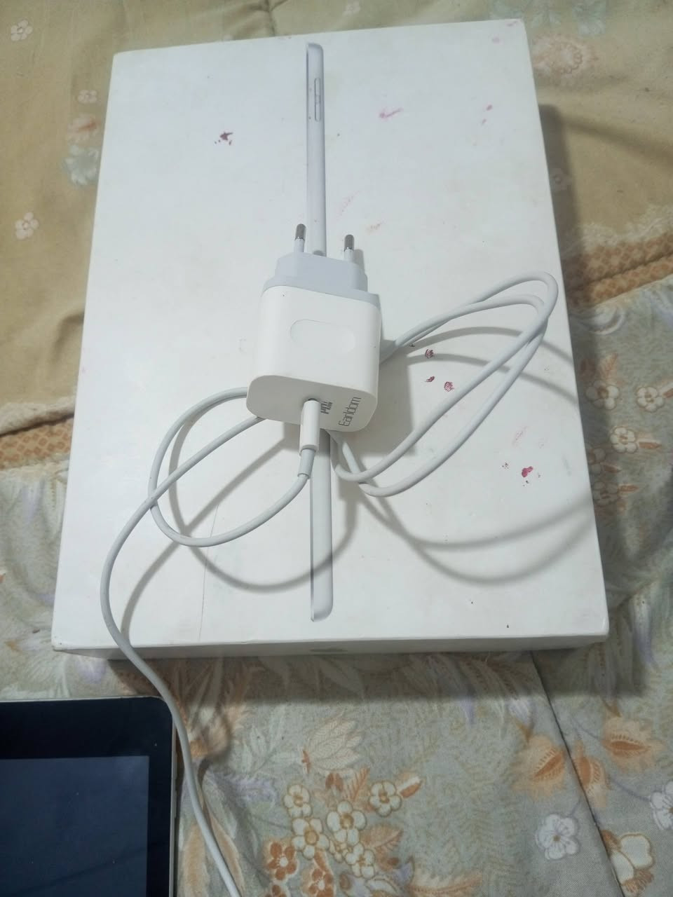 سلام عليكم ايباد٩ ذ٦٤ مبدل بلازمه اصليه  وبصور موضح بطاريته ما عرف شكد شحنه جيد سعر١٦٥ مجاله قليل مكاني كربلاء حي الحر ***********
