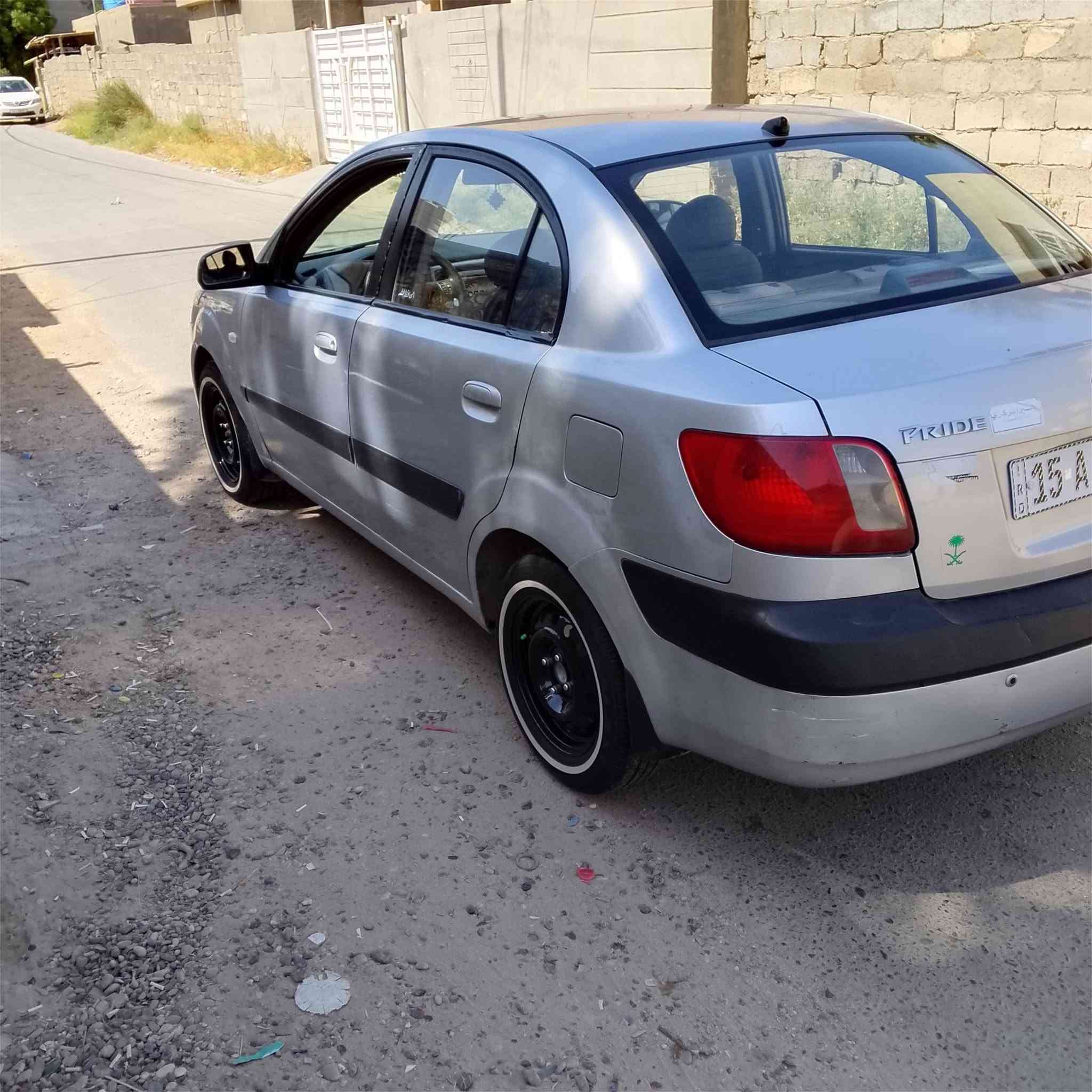 السلام عليكم للبيع كيا ريو 2009 باسمي هزه جديده ورقم جديد السياره معمر بيها هلالات خلفيه والجوه الترايش فقط بدون اي تبديل واي ضربه  كير مكينه تخم تاير تخم ويل صدر امامي خلفي فيتم وعبوه السياره خير من الله مكاني الدوره هوررجب سعر 70 وبيها مجال بسيط الاستفسار ***********
