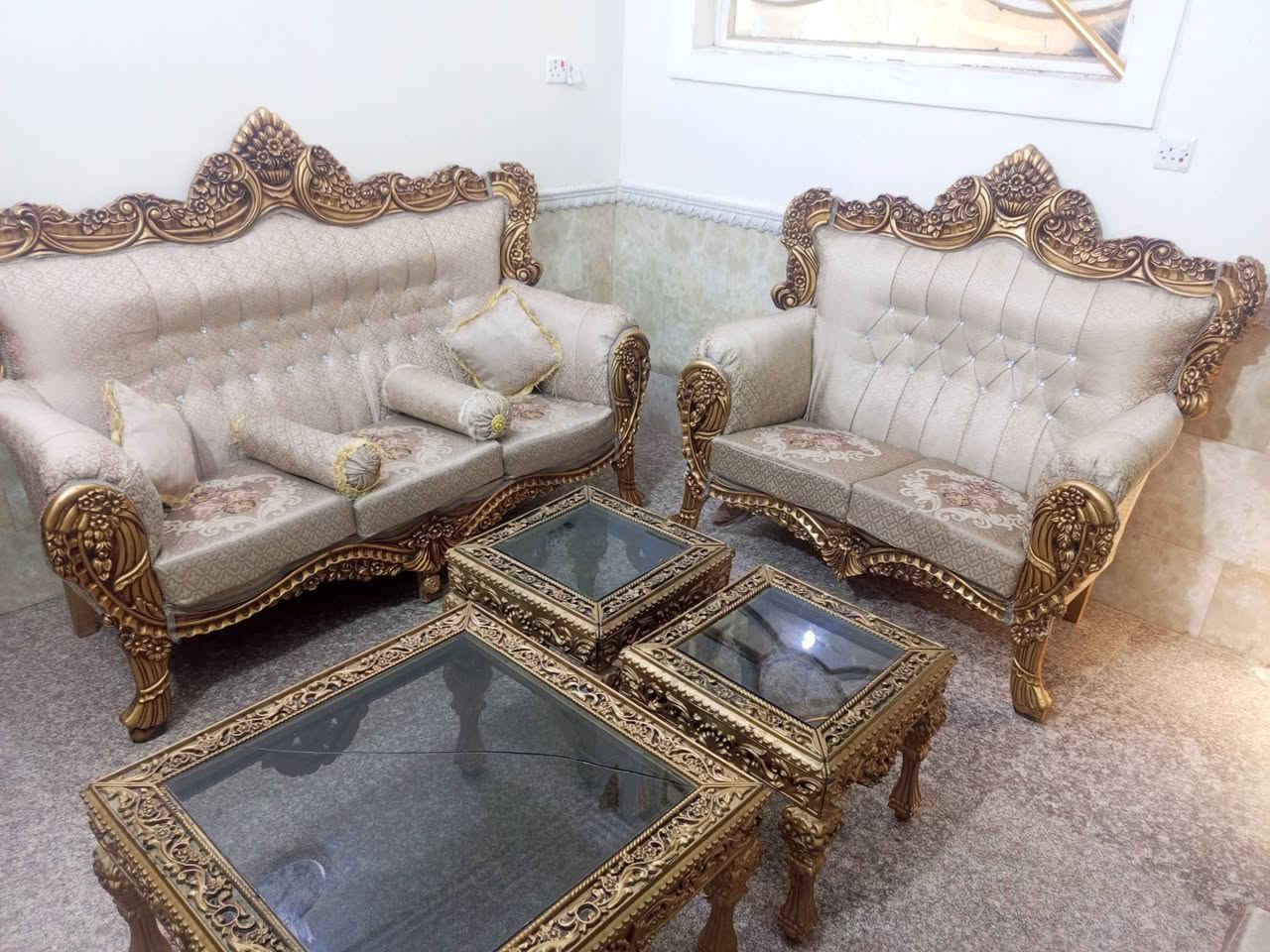 طقم ملكي • ٥ قطع • نضيف