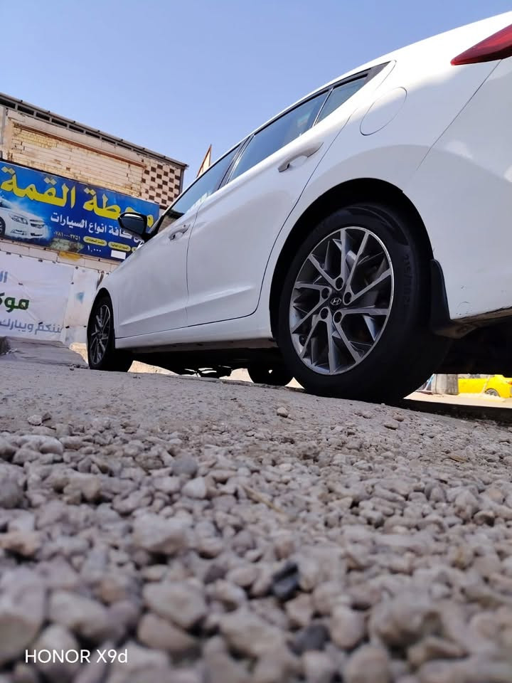 السلام عليكم عندي النترا خليجي  1/1 فول موديل 2017 لون ابيض  مكينه 2000 دوش  مشي 310 الف مكفوله من اي تبديل عده البارد بيها بس بارد باب سايق وبيها شخط بل باب خلفي والهلال عكس سايق وبيها بل بنيد الفوك نرماده بارد شبر فقط كلشي موضح بصور 
 اربيل هزه جديده كلشي كاتب الك 
السعر ب135 وبيها مجال بسيط 
مكاني نجف

***********

واتساب متوفر
