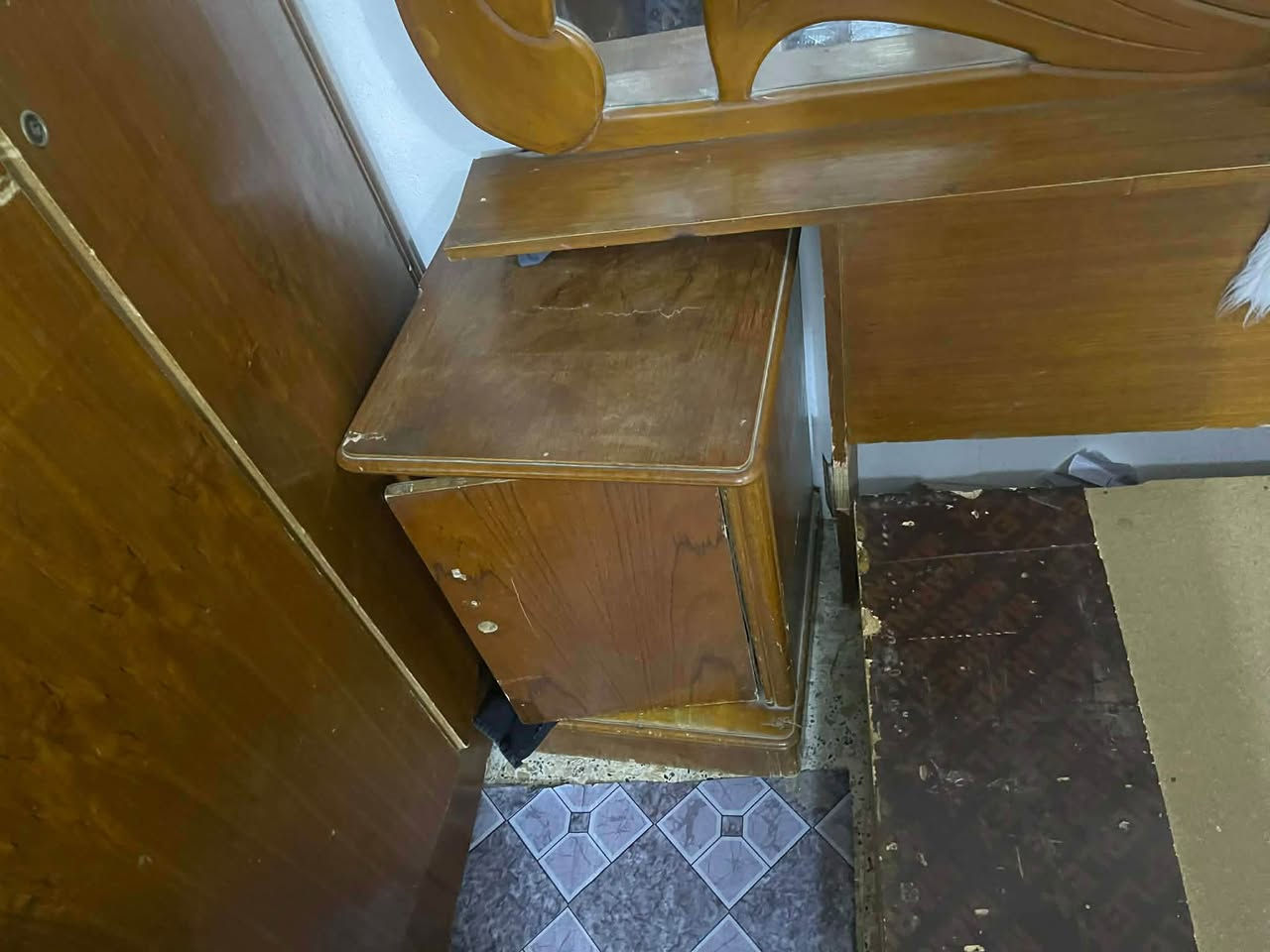السلام عليكم من رخصت ادمن الكروب جربايه وميز مرايه البيع سعرهن 75وبيهن مجال ***********
