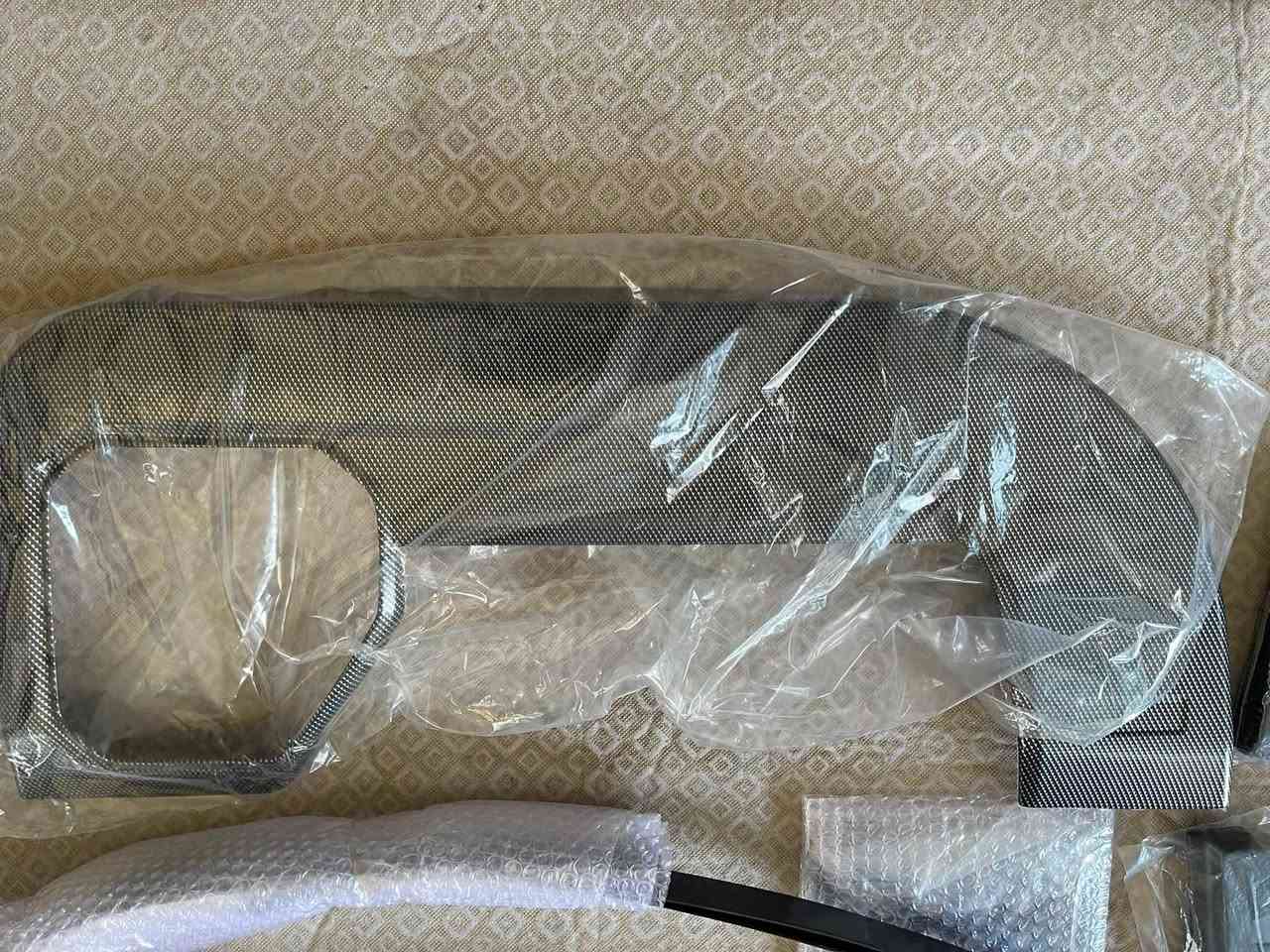 ديكور ابواب جيتور T2 شكل الكاربون فايبر 

صندوق تنظيم اغراض 

طقم دوسات نيكل اسود 

حصيرة صندوك نيكل 

ترايش ديكور 

حافظات كلينس 

استراحة رجل بالكشن تنربط

بردة سلايت خلفية

ديكور جامات خلفية

هواية غراض جدد

كلهن 150 الف 

***********
