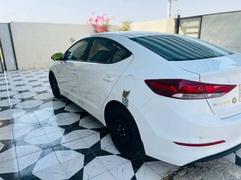 السلام عليكم
النترا ٢٠١٦ خليجي 

رقم ذي قار تحويل مباشر 

مكينه ٢٠٠٠ دوش 

سنويه لل٢٩

تبريد قطعتين تحكم ستيرن 

فول عدا الفتحه 

مكينه وگير وحداده وتايرات ١٠٠٪؜

بيها بابين جهه اليمني صبغ اثر شخط

السعر ١١٨ وبيها مجال بسيط

العنوان ناصريه قضاء الشطره 

***********

نص مكتوب في الصور:
- ذي قار