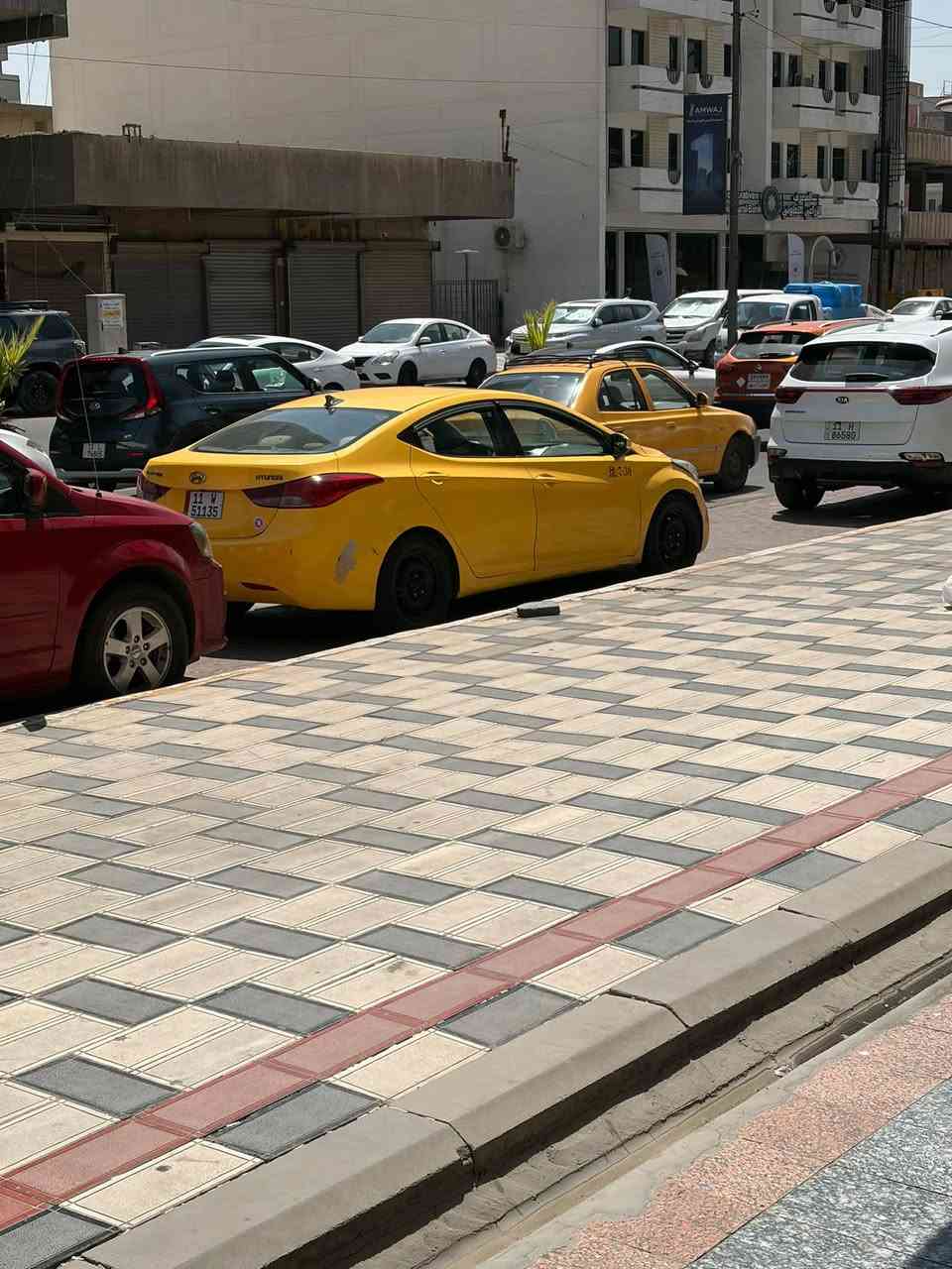 السلام عليكم
الانترا مديل ٢٠١٢ رقم بغداد باسمي 
السياره فول واحد على واحد 
السعر ٧٨ وبيها مجال 
العنوان بغداد 
رقم التلفون ***********
