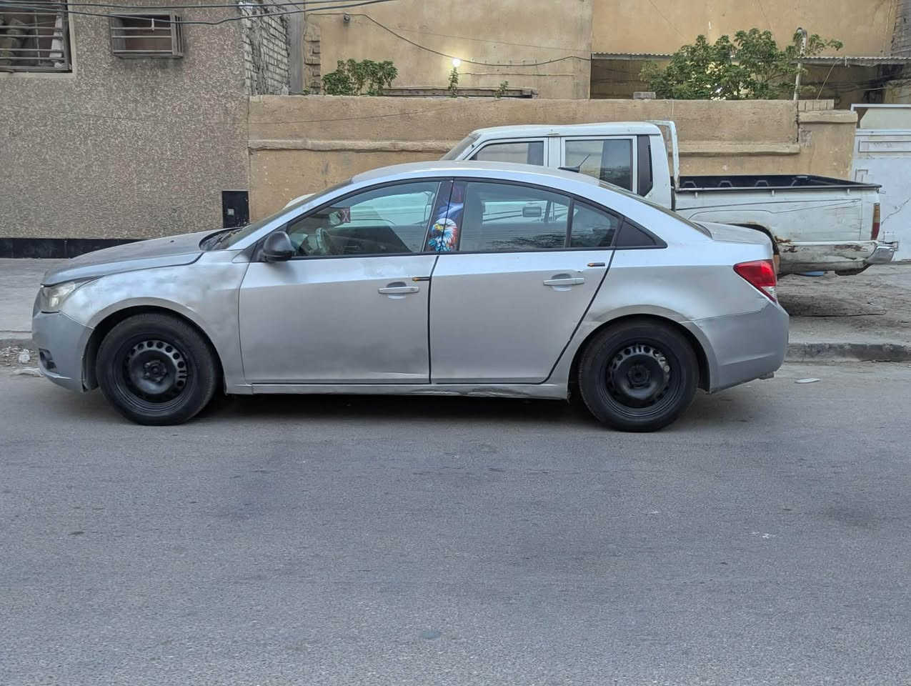 سلام عليكم للبيع فقط شوفر كروز موديل 13 وارد امريكي مكينه 1800 دوش بدون صرف ولاتبخير كير اوتو تبريد شغال تخم تايرات جدد سياره بسمي مشروع وطني رقم انكليزي جديد بغداد وهزه جديده وسنويه جديده حادثه بنيد وجاملق امامي بدون دواخل مبدلات فقط جارده سياره يحتاج صبغ عام وبيهه ضربه بل باب طخاهه ابوتكتك طخه خفيفه فقط وعفته ماسويته مستعجل علا بيعته سعره 60 وبيهه مجال مكاني بغداد المشتل رقمي بي وتساب *********** بشرط تحويل السياره
