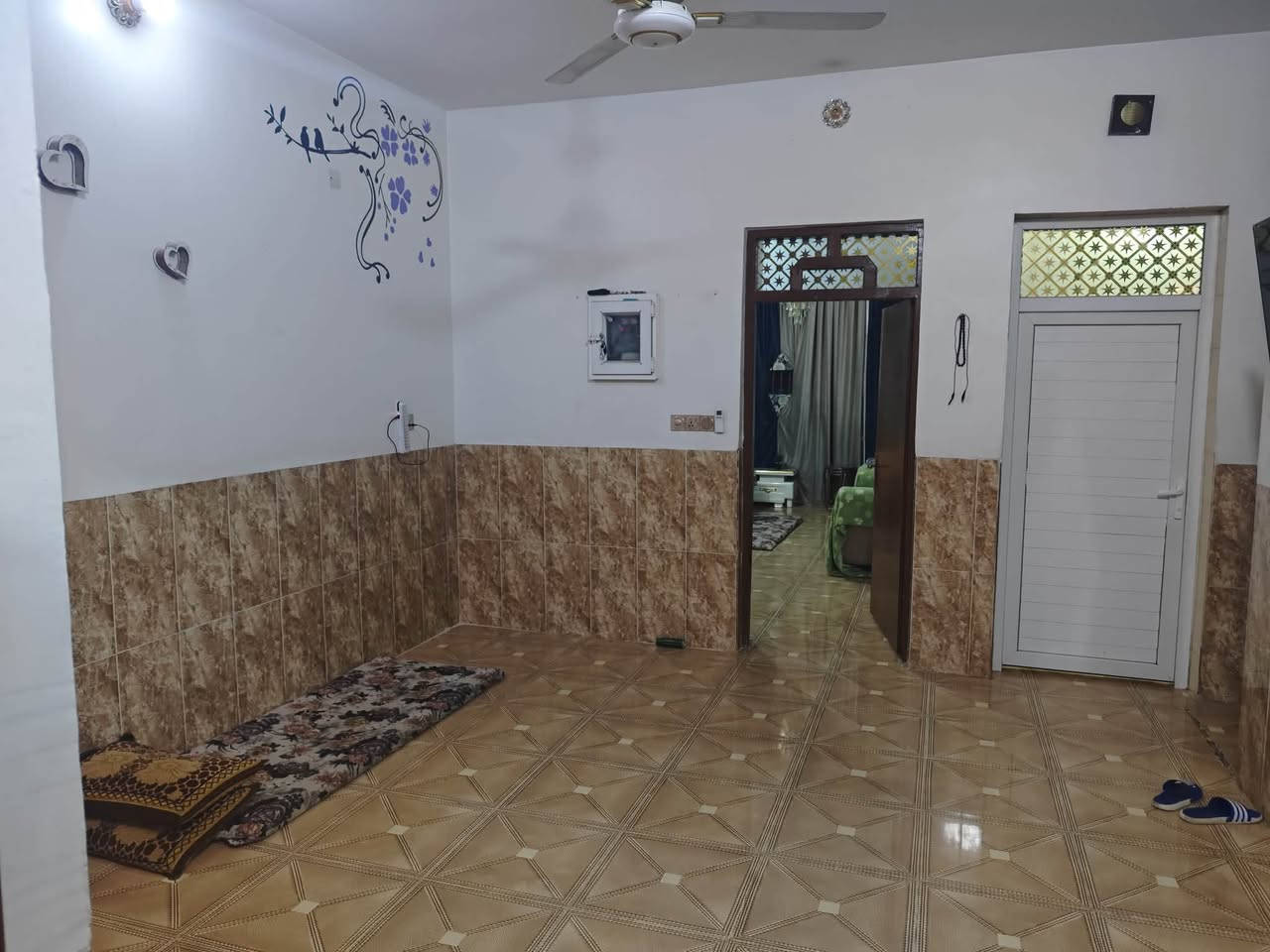 طابق ونص • غرفتين • ١٢٥م