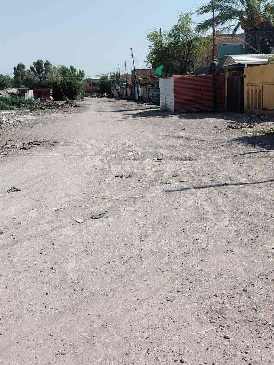 السلام عليكم بيت للبيع مساحه 200 م
 طابق ونص غرفتين فوك للبيع
منطقة سبع البور 4000 رقم الدار 3966
 بصف الركن على ساحه مو فرعي
خلف مدرسة سبع البور الابتدائيه ومدرسه الازهار
قريب على مصتوصف 4000
السعر :75 وبيه مجال 
للاستفسار: ***********
