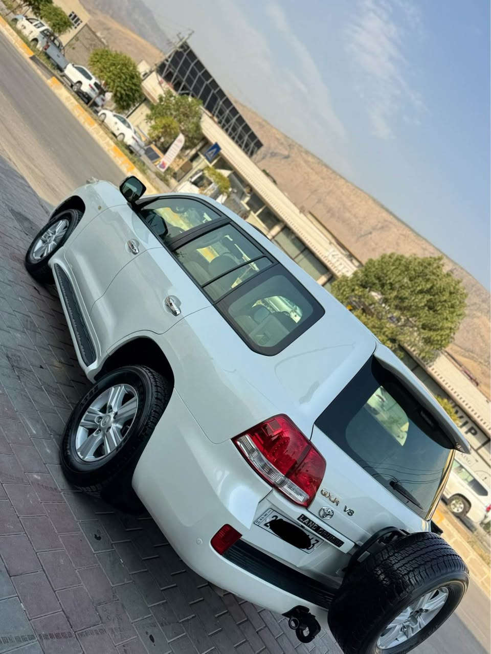 Land Cruiser 2009 GXR V8 
سه ياره له سه ر ده قى شركه ماوه 
دعامى بو دعامى به شه رت 
سه ياره نوقته ى نيه 
ته زره ى نيه 
بوياغى نيه 
سنوى نوئىه به ناوى خؤمه 
ده بل سپير 
چوار تاى نوئ له بنه 
گير و مكينه نه كرايته وه  به شه رت 

سعرى ٣٠٥$ مجال 
            ☎️ *********** أربيل, العراق
