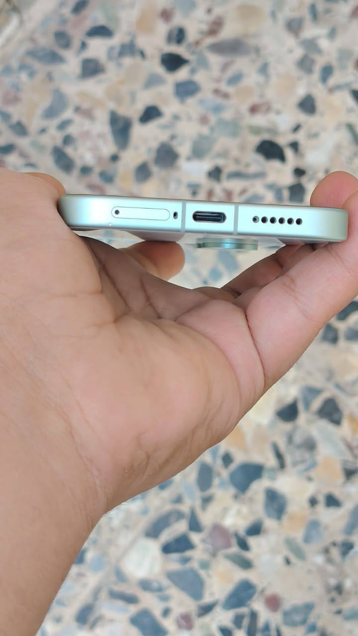السلام عليكم 
الوحش poco x8pro
اللون المميز الفيروزي 🩵
ذاكرة 256 تتوسع لل 264
بطارية 100 🔋
عدد الدورات 70 
النضافة: 1000%
كامل الملحقات 
السعر 550 وبي مجال الطيبين 
ملاحظة ماعجبك السعر اعبر المنشو ولاتعلق رجاءاً
مكاني بغداد الزعفرانية 
توصيل ماعندي 
***********
اتصل وتدلل
