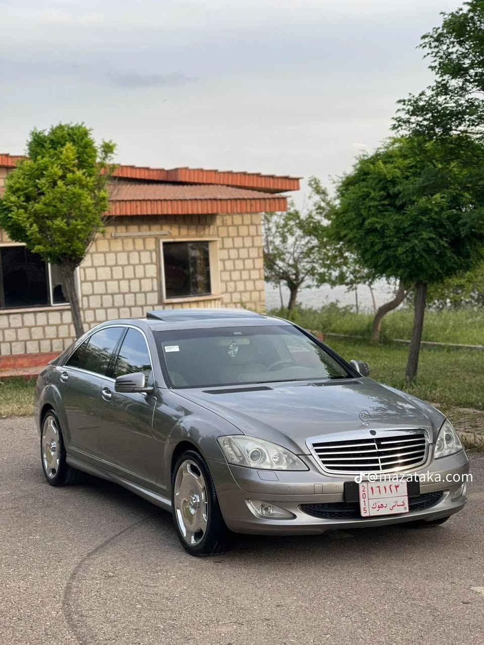 مارسیدز s500
مۆدێل 2009
ساغ 

8 بستۆن بێ تۆڕبۆ مەکینە مەرغوب 
قەپات مواسەفات

گێڕ و مەکینە و دەبڵ و کارەبای بە شەرت 
دووپارچە بۆیاخ بێ دەعم بێ لێدراوی لەسەر شوخت کراوە 

نمونە لە جوانی دینار مەسرەفی تیا نییە 
سەیارەکە تازە ڕۆن و هایدرۆلیکی گۆڕاوە پاتری و تایەی تازەیە
سەیارەی دەستی خۆمانە و هی مەعرەز نییە 
چوار تایە و ویلی لۆکی لە ژێرایە 
کۆدی بۆ کراوە بە‌ناوی خۆمەوەیە 

75 وەرەقە و مەجالێکی کەم 

***********
شوێن سلێمانی

تکایە مشتەری نیت تەلەفون مەکە السليمانية, العراق
