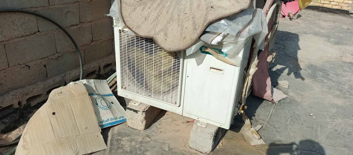 سبلت للبيع نظيف جدا وشغال الحجم طن ونص السعره 200الف مكاني الفلوجة حي الشهداء  للتواصل على الرقم فقط  *********** بي وتساب
