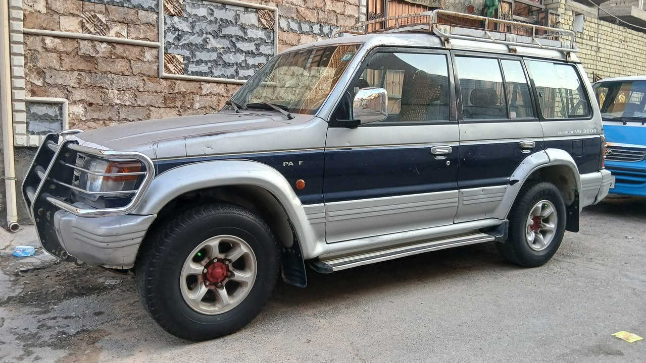 باجيرو البيع موديل 96 يسره بلاديه مكينه فيفيتي وكير جدد تخم تاير جديد رقم دولي سنويه31
السعر ب55 وبيه مجال بسيط 
رقم الهاتف ***********
باجيرو البيع موديل 96 يسره بلاديه مكينه فيفيتي وكير جدد تخم تاير جديد رقم دولي سنويه31
