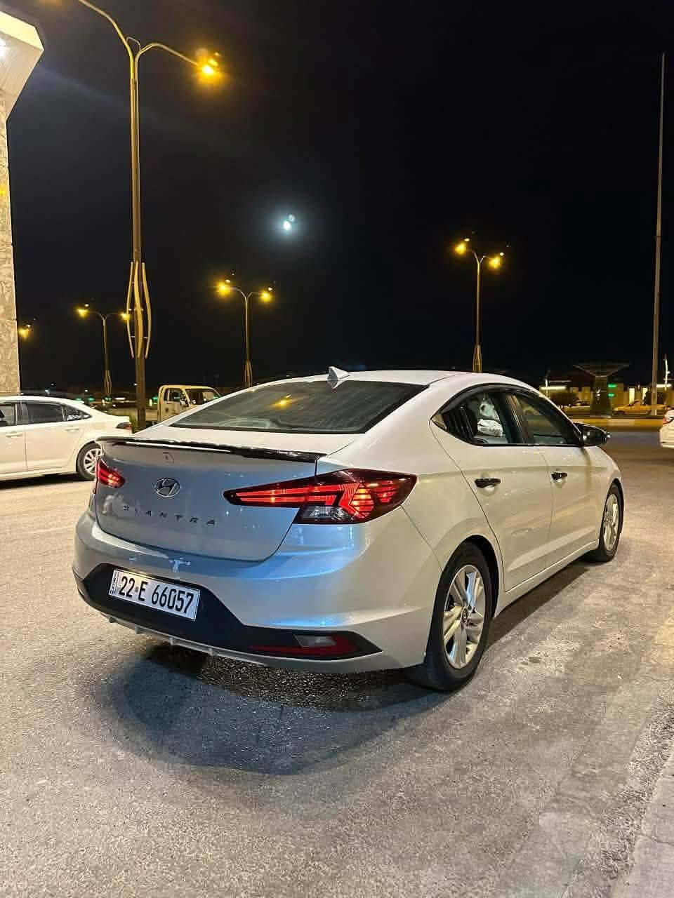 🚗 ألنتره  2020 - وارد أمريكي  🚗
المواصفات:

 المحرك: 2000 دوش 🧡

كير AT المرغوب 

 اللون: سلفر

 الرقم: اربيل وباسمي (التحويل مضمون)

 المكان:  بعقوبه 

 تخم تاير جديد.

 نص فول 

منضومة غاز 60 L

منضومة زنون200$

—————————-

 حادث سونار مرفق مع صور المزاد

📞 للاستفسار والتواصل

 واتساب أو اتصال *********** 
السعر ١٢٣
