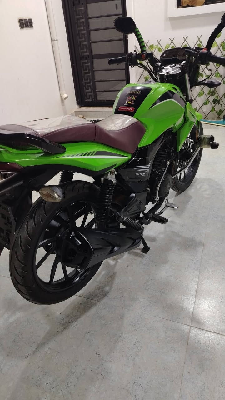 السلام عليكم هيومه للبيع السعر مليون وربع وبيهه مجال مسجله محرك 150cc ممفتوح الدراجه نضيفه حيل للاستفسار *********** والخاص مفتوح
