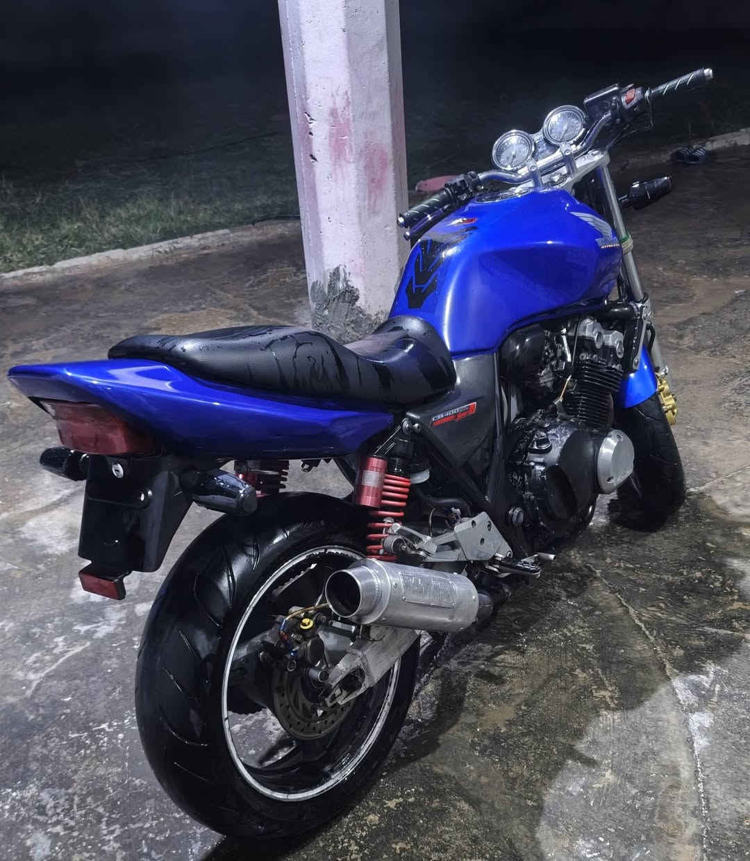السلام عليكم لبيعcB. 400جيل ثاني هايبرر 16ولف گفاله عامه دراجه مال رمبه عليها ادامه كامله تايرات جدد دهن جديد موتل مي زيتي دسكات جدد دراجه مال جناي 💎معدل 180. مكاني بابل مسيب  لسعر اتصل وتدلل *********** 📞
